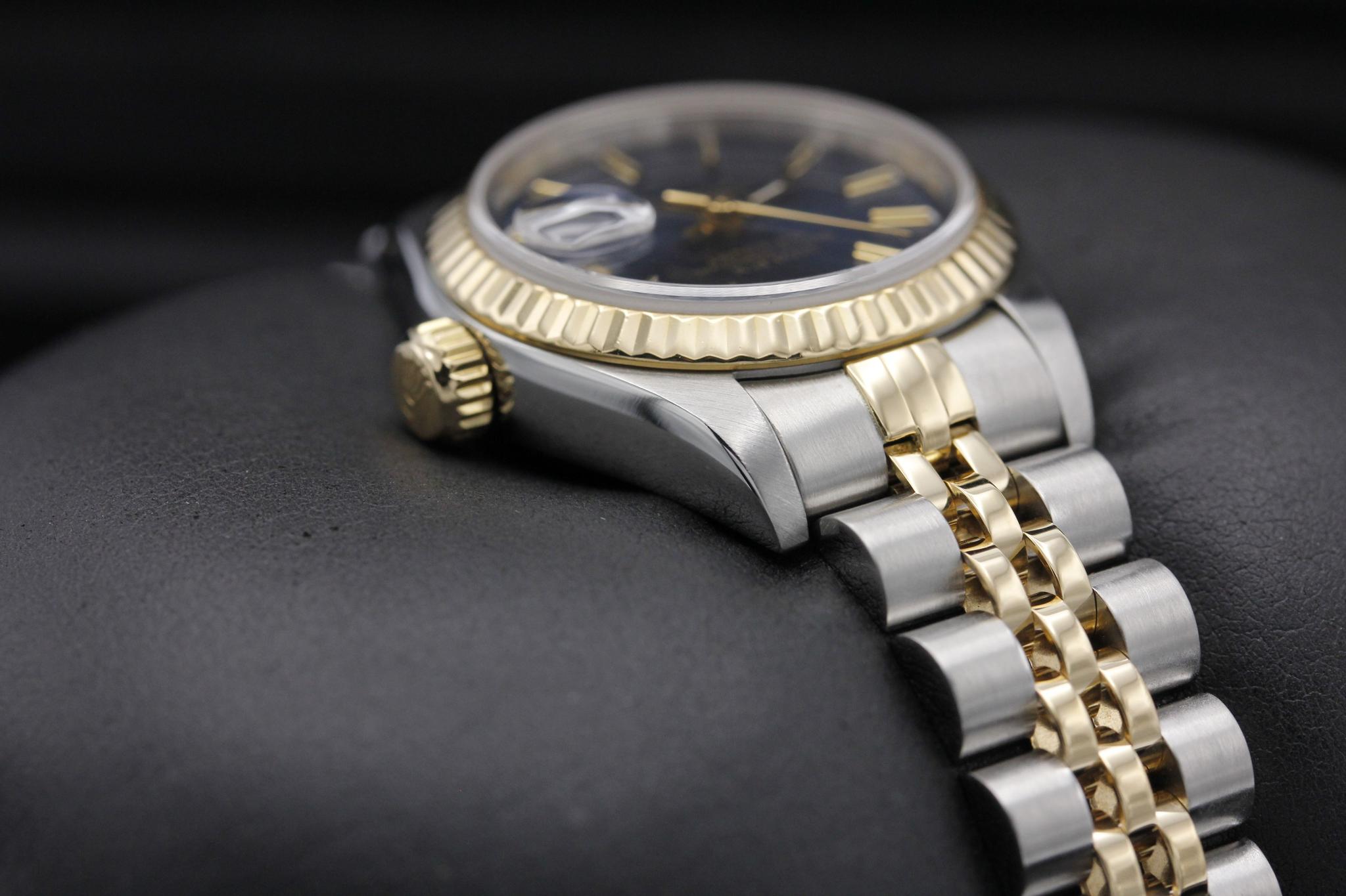Watch Image 4