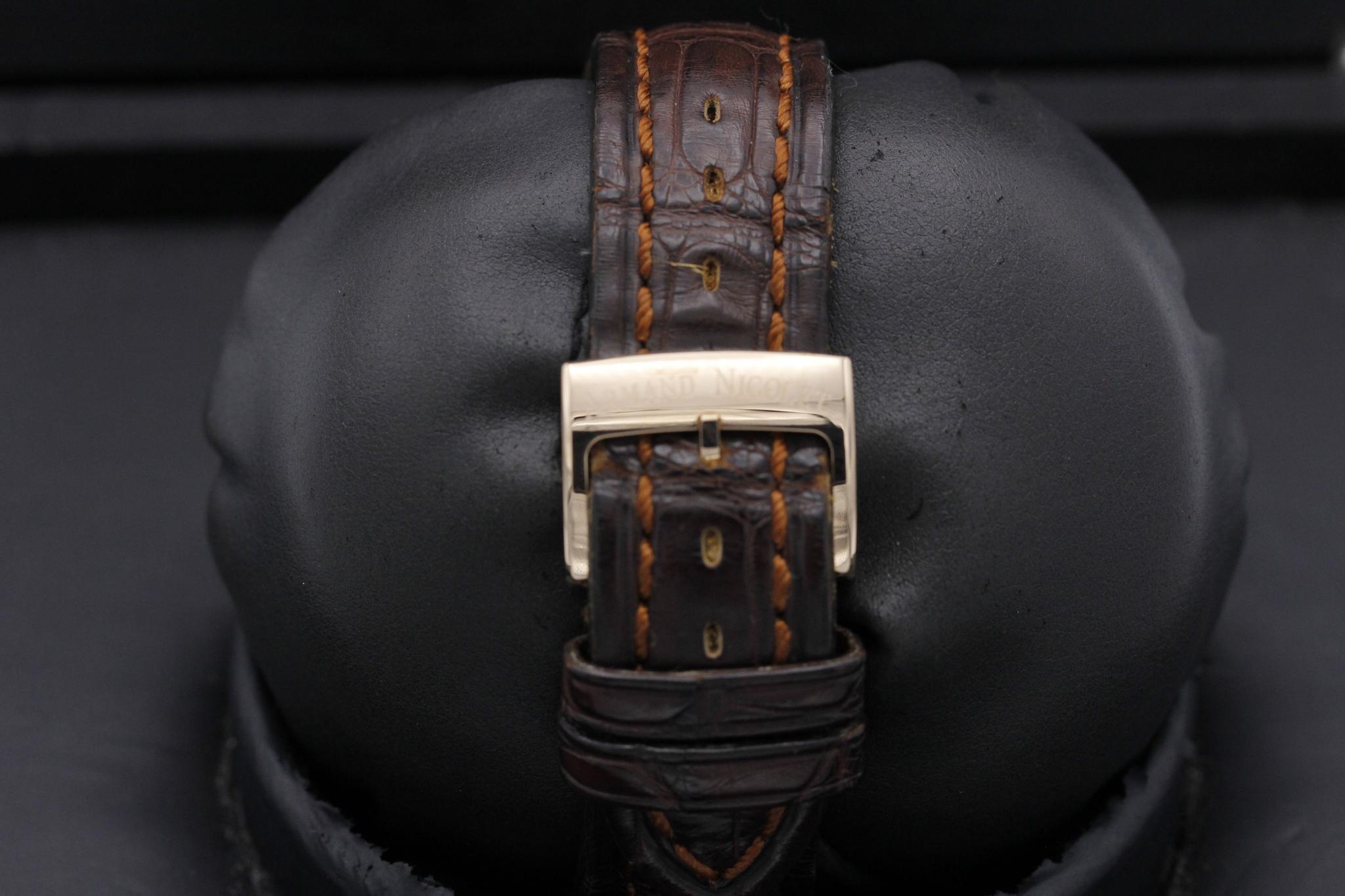 Watch Image 8