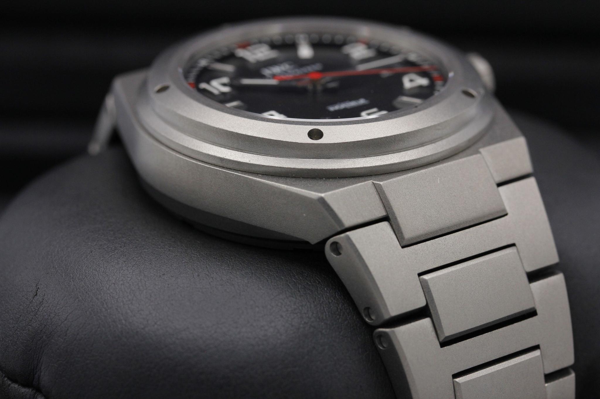 Watch Image 6