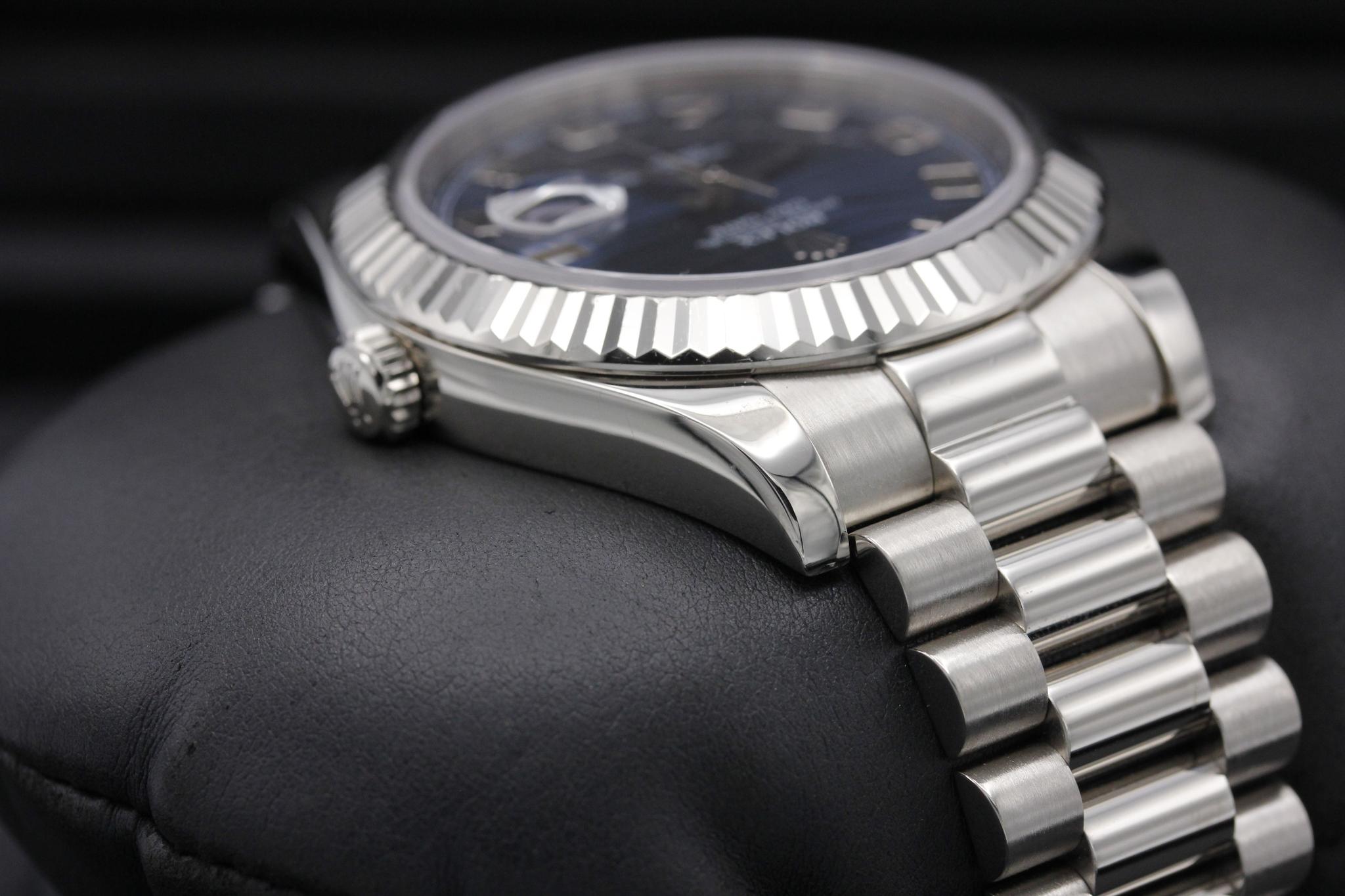 Watch Image 4