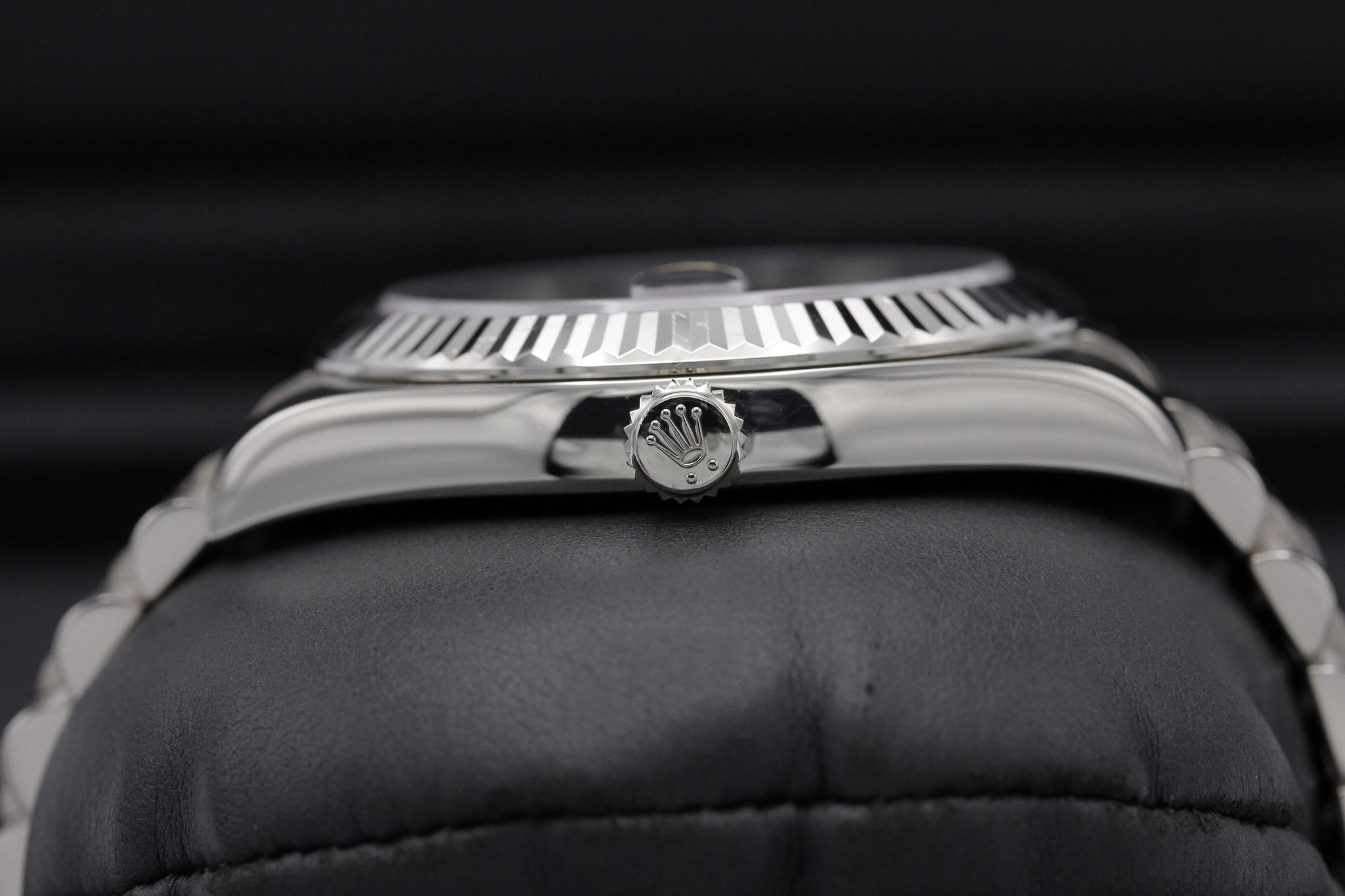 Watch Image 3