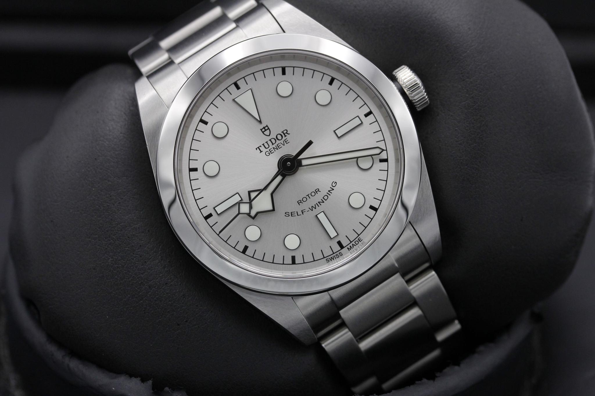 Watch Image 9