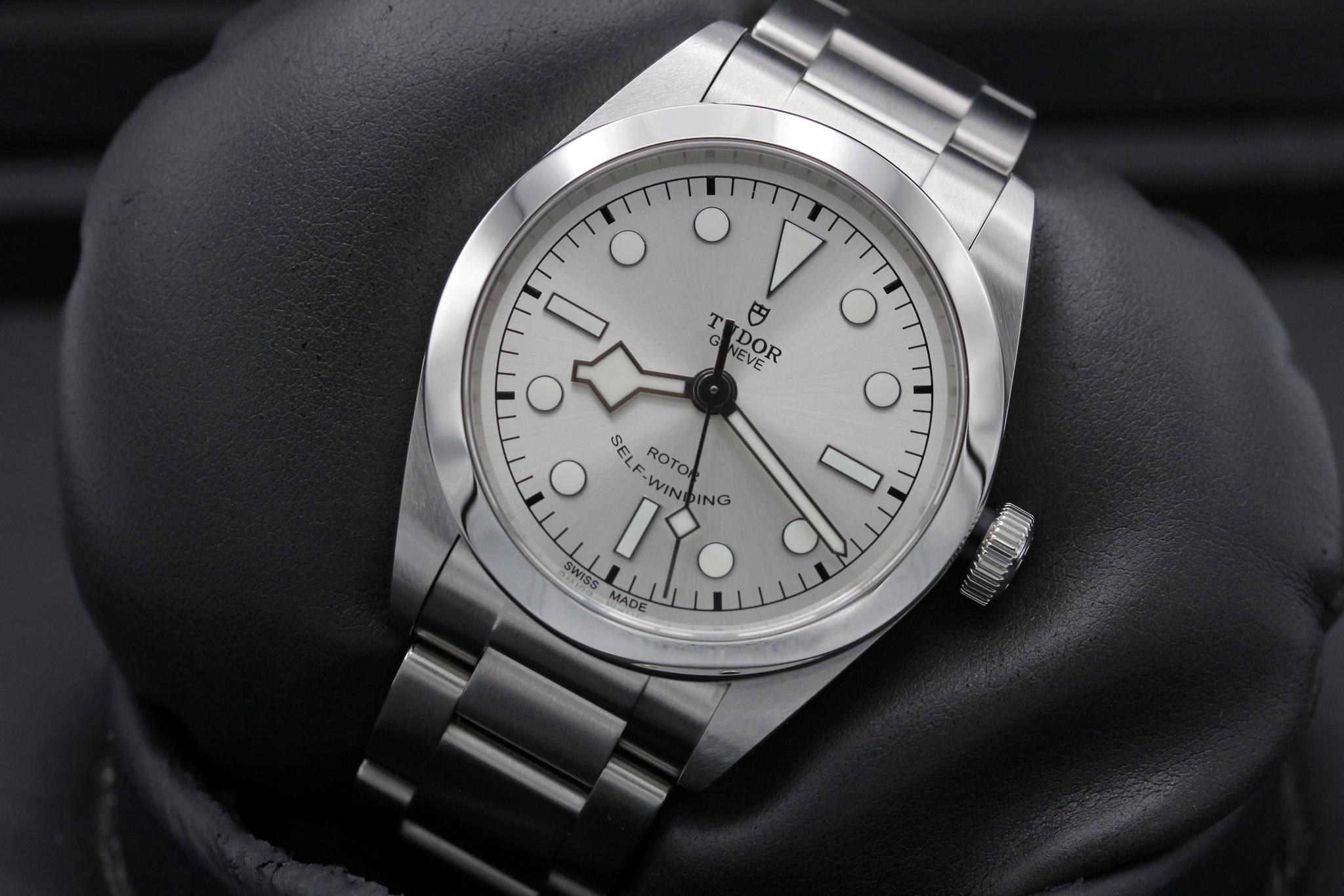 Watch Image 10