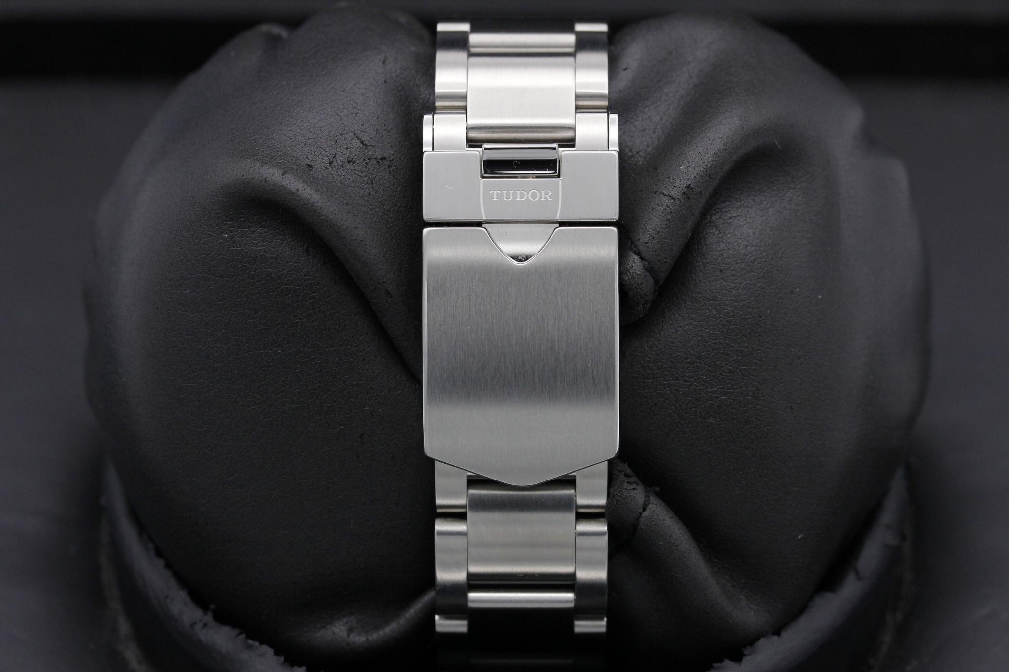 Watch Image 8