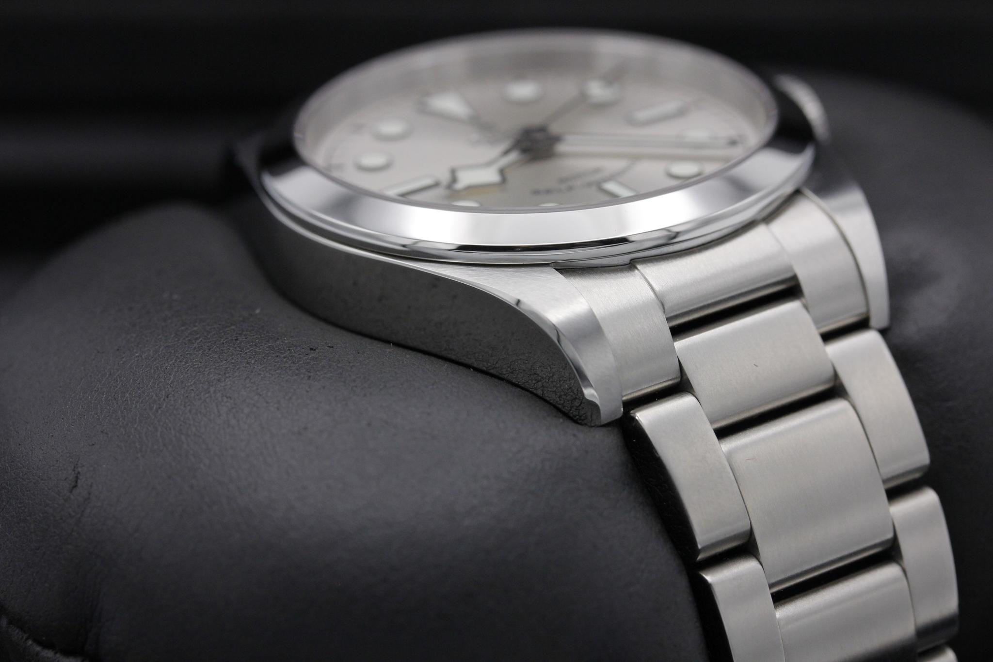 Watch Image 6