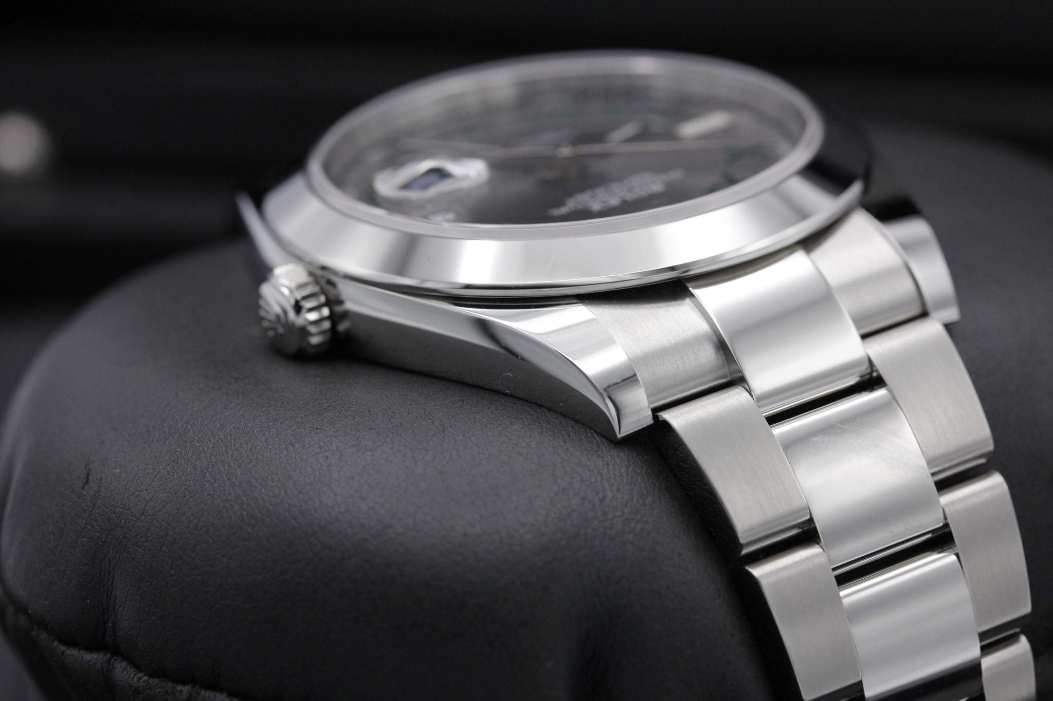Watch Image 4