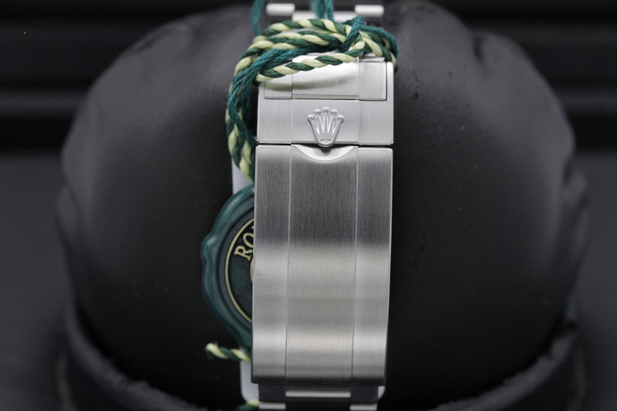 Watch Image 8