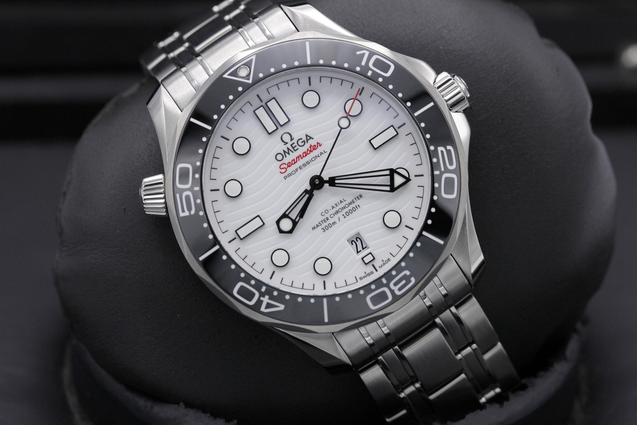 Watch Image 10