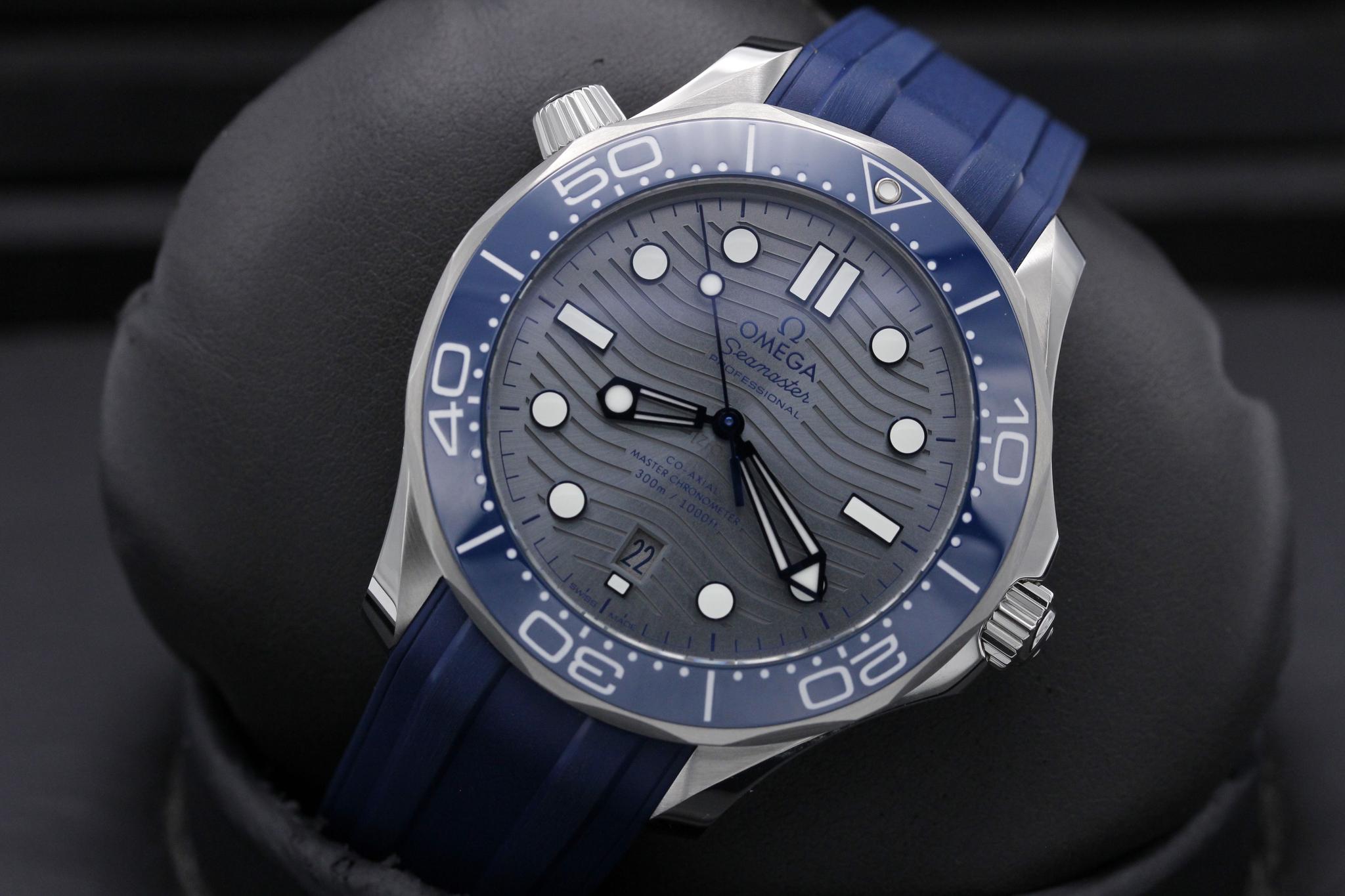 Watch Image 10