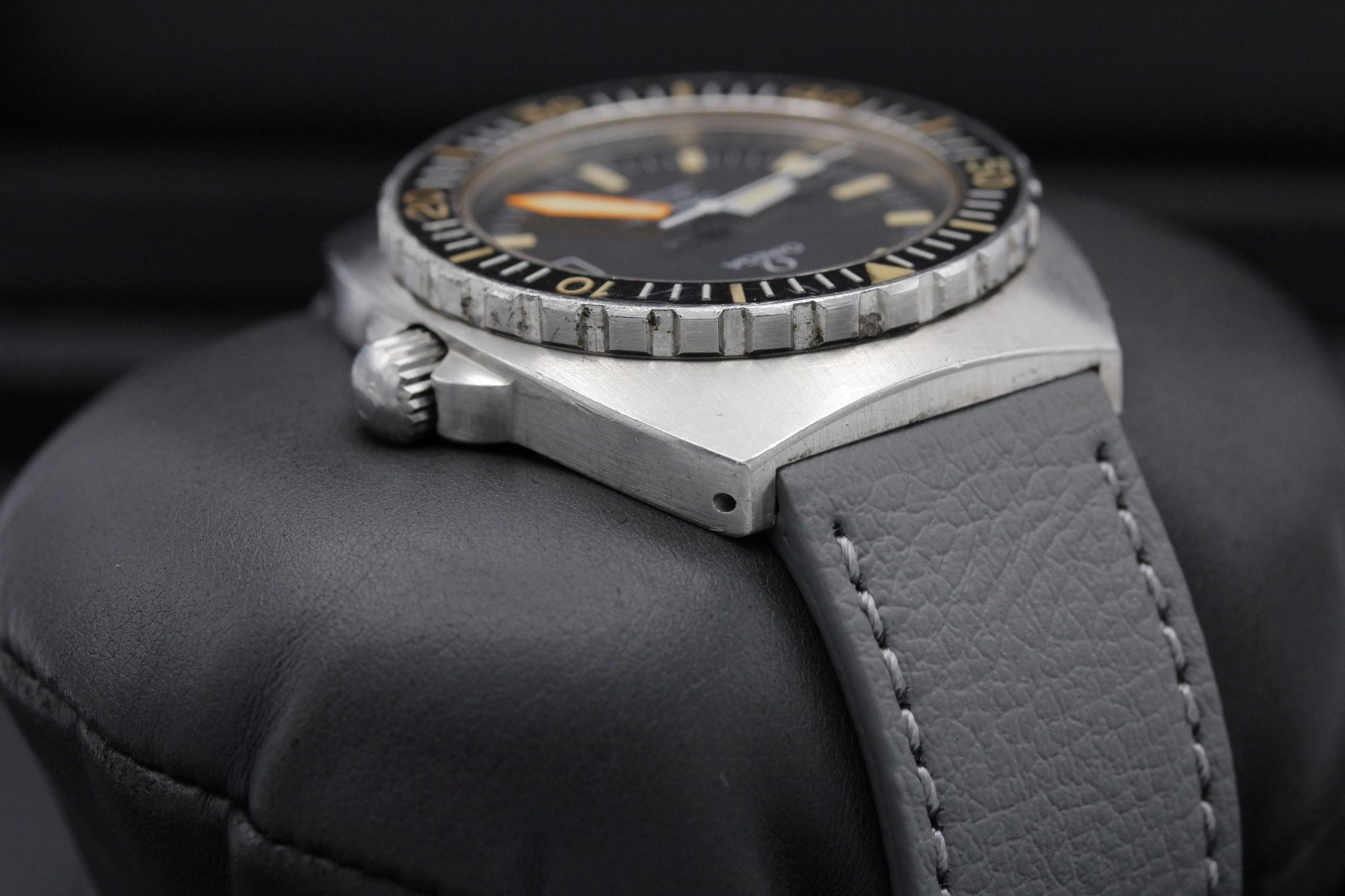 Watch Image 4