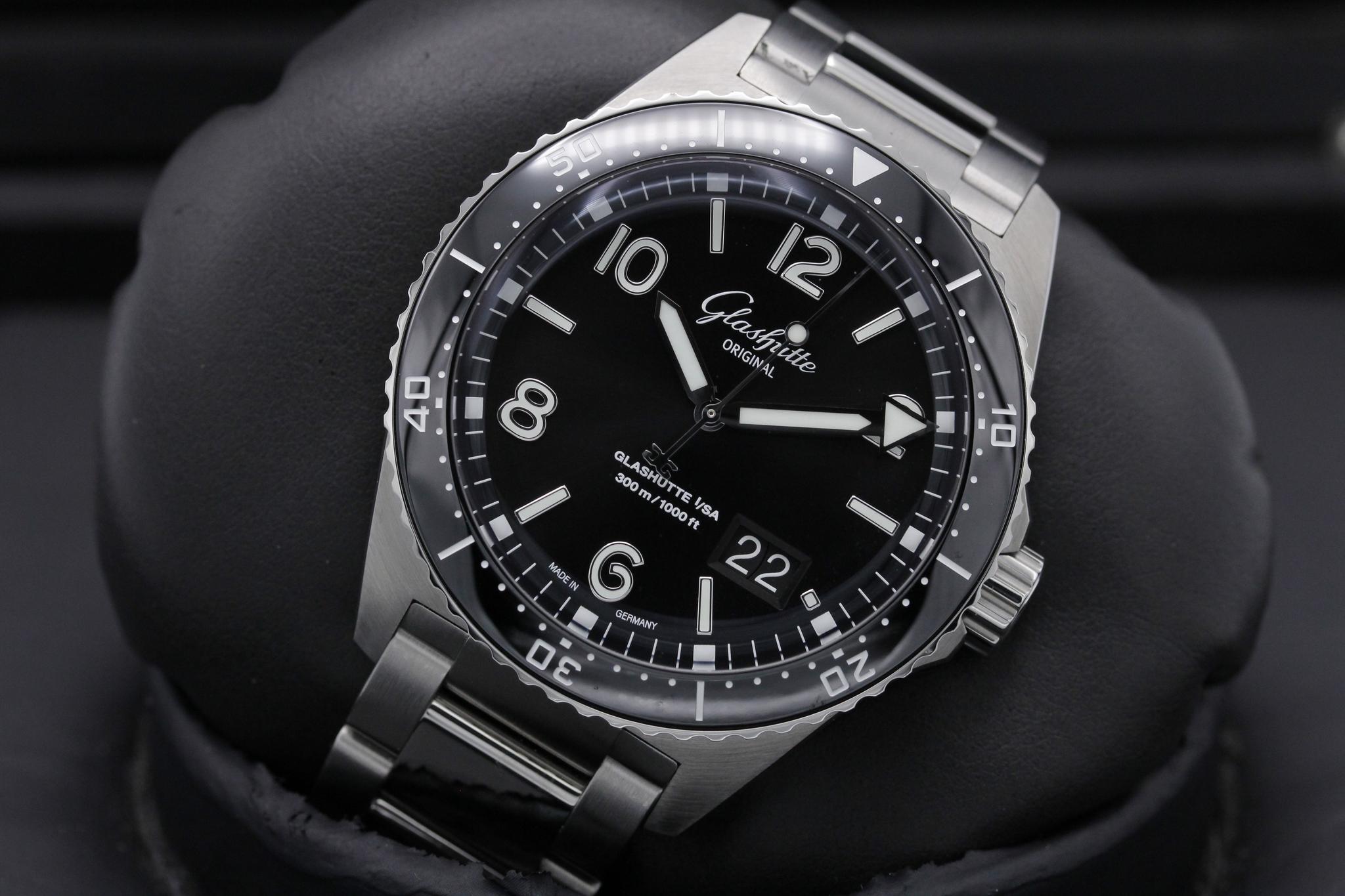 Watch Image 10