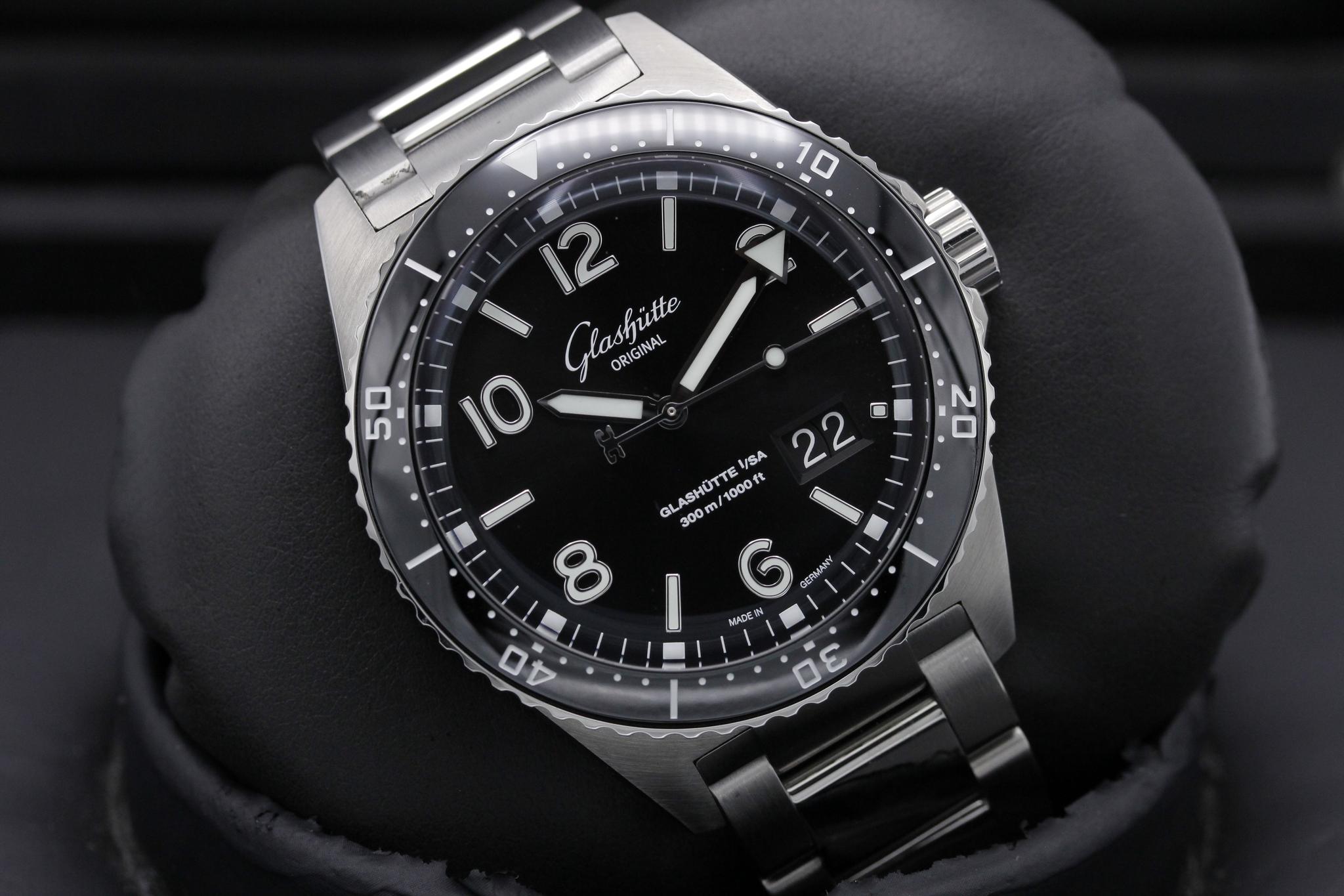 Watch Image 9