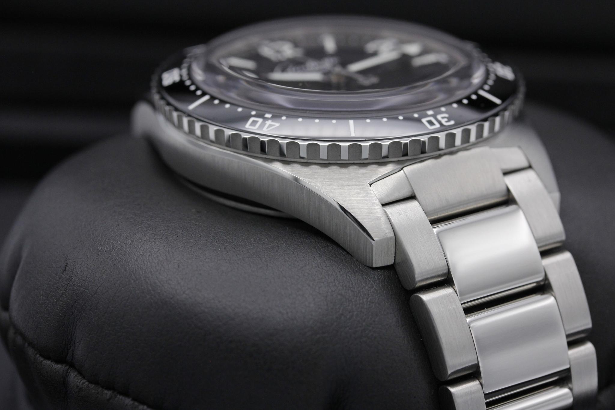 Watch Image 6