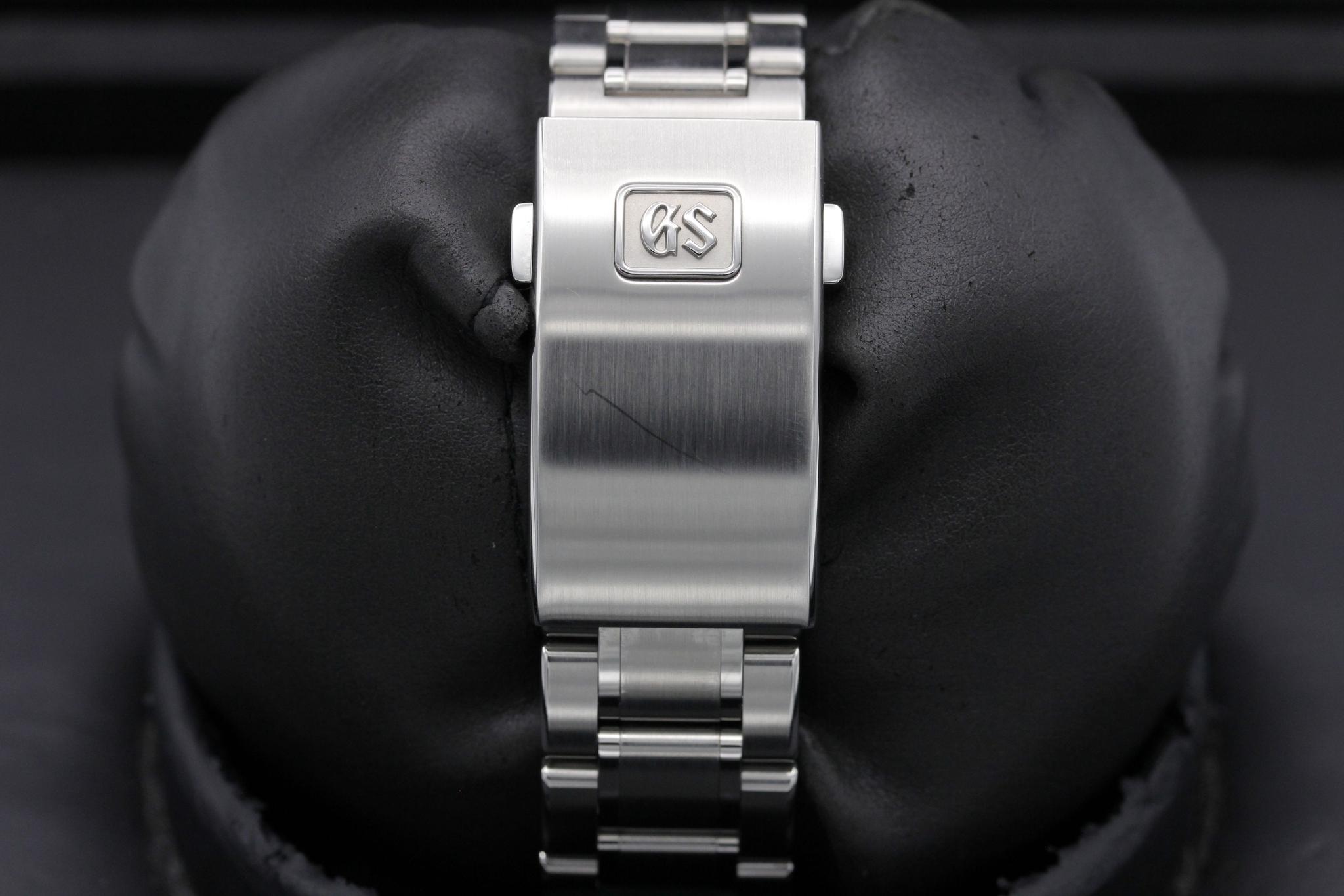 Watch Image 8
