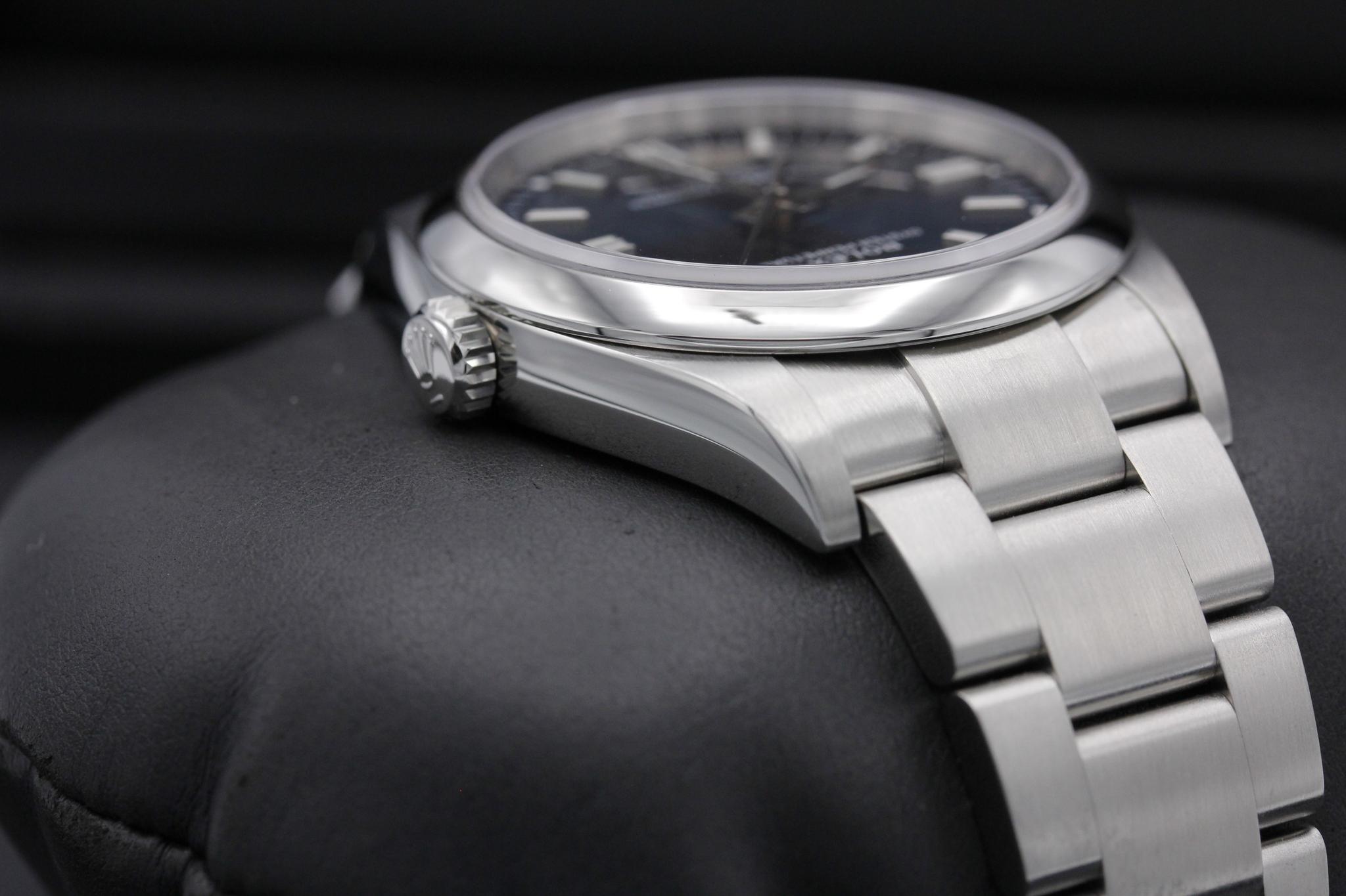 Watch Image 4