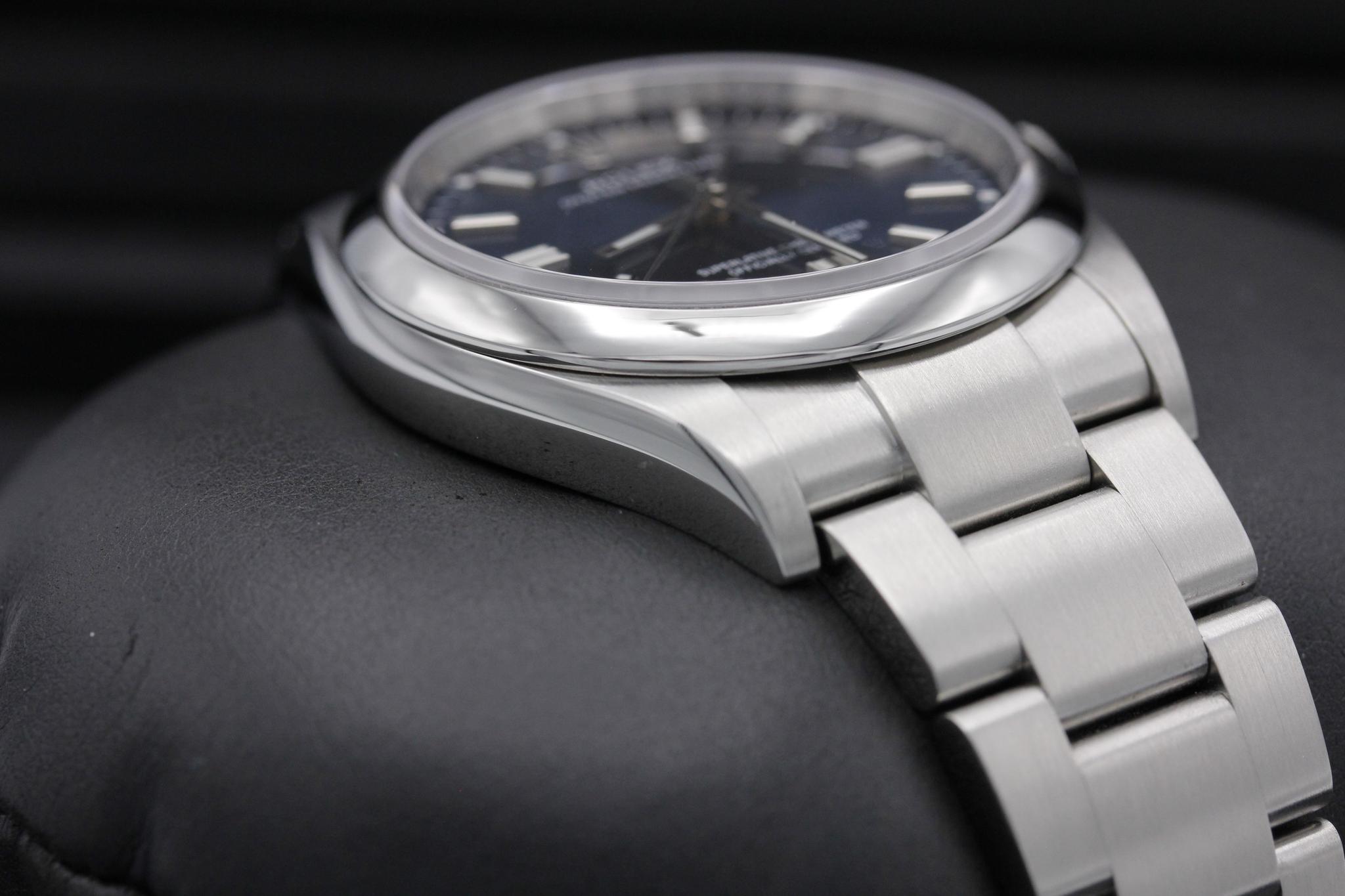 Watch Image 6