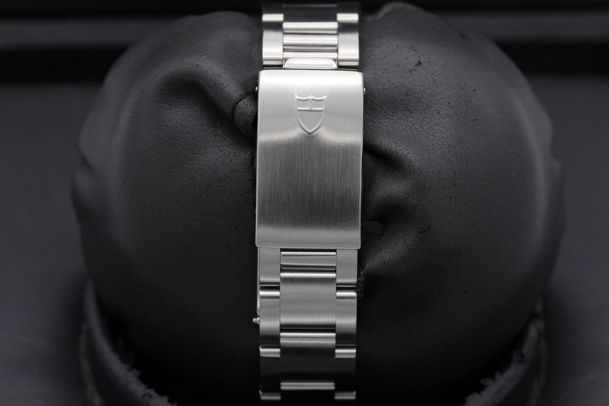 Watch Image 8