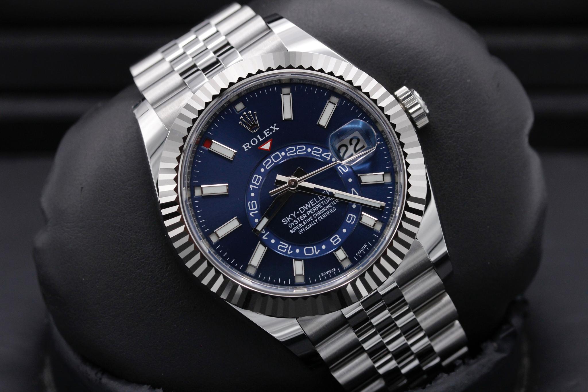 Watch Image 9