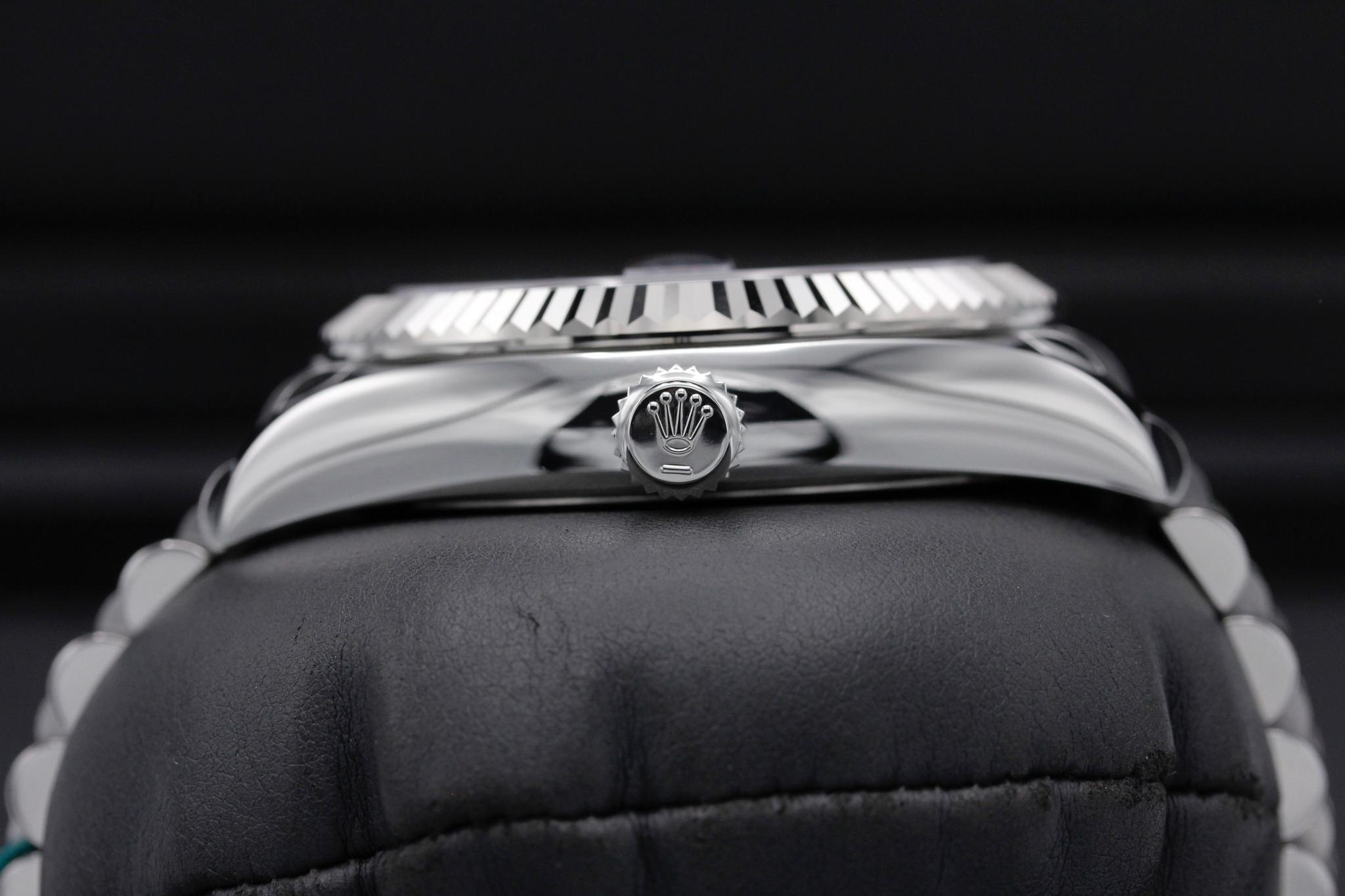 Watch Image 3