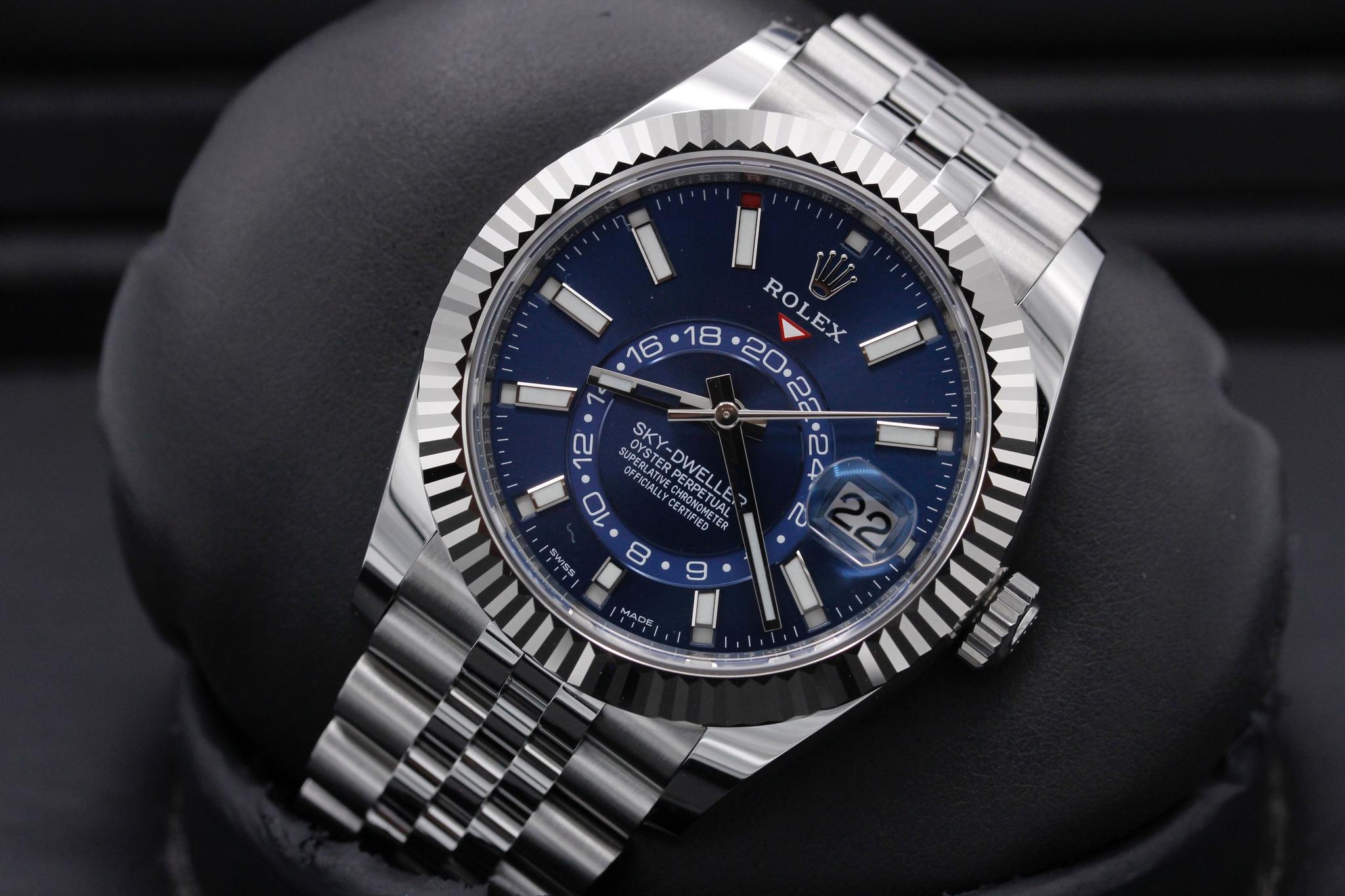 Watch Image 10