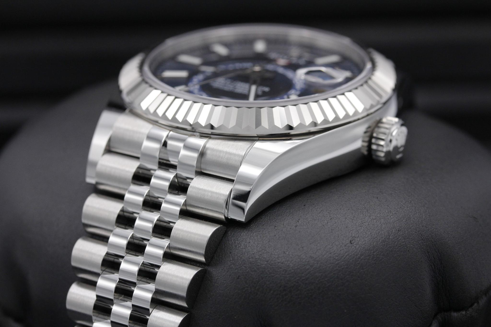 Watch Image 2