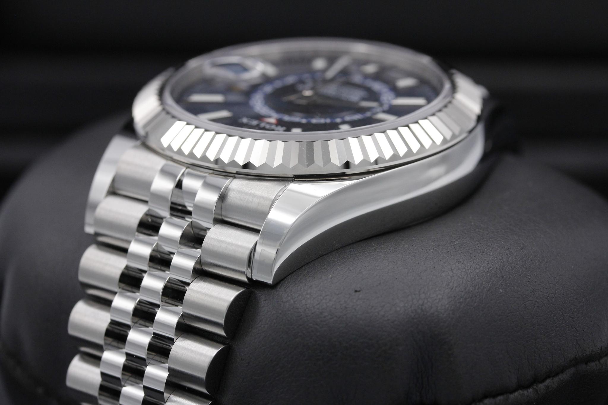 Watch Image 5
