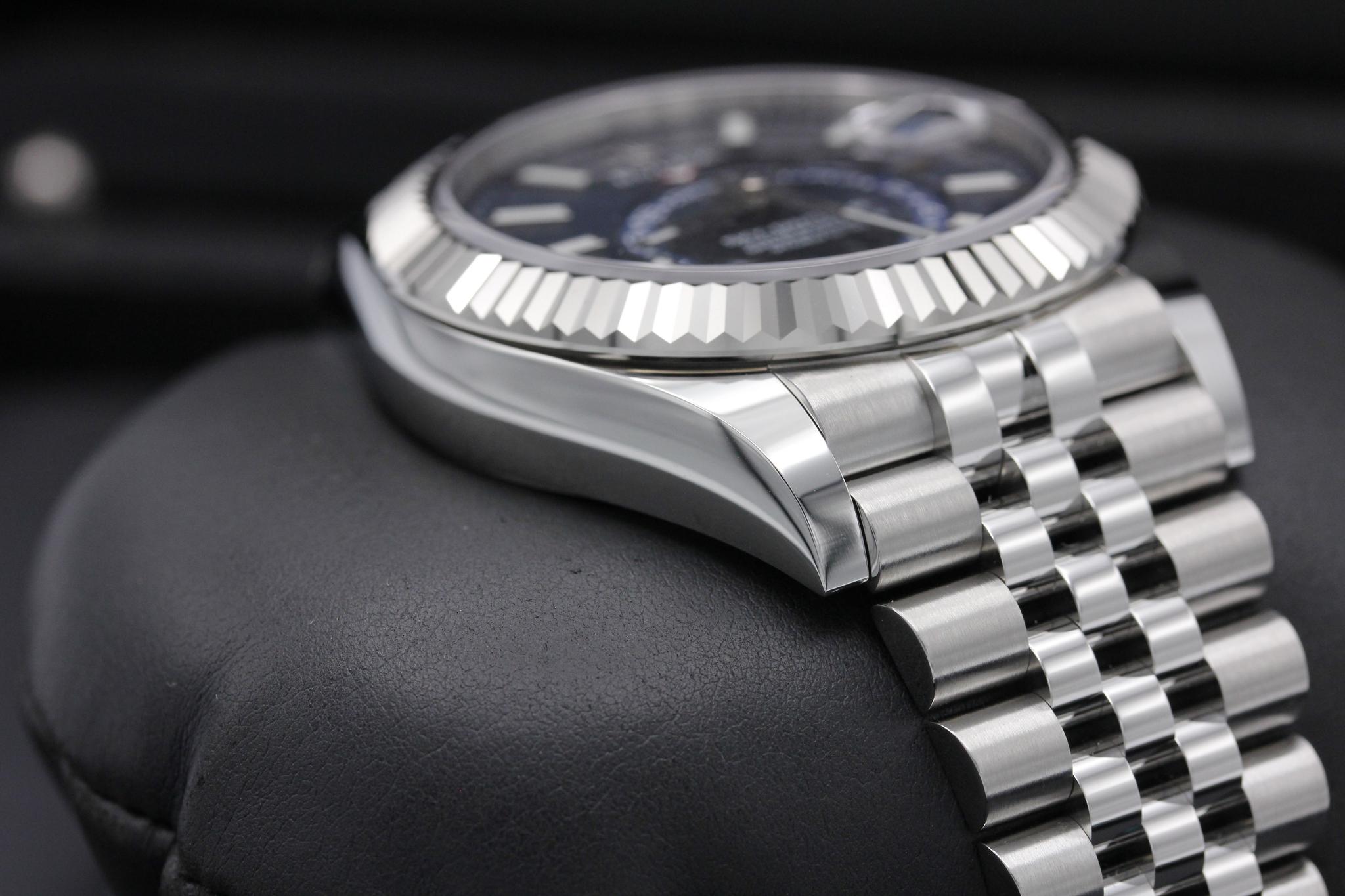Watch Image 6