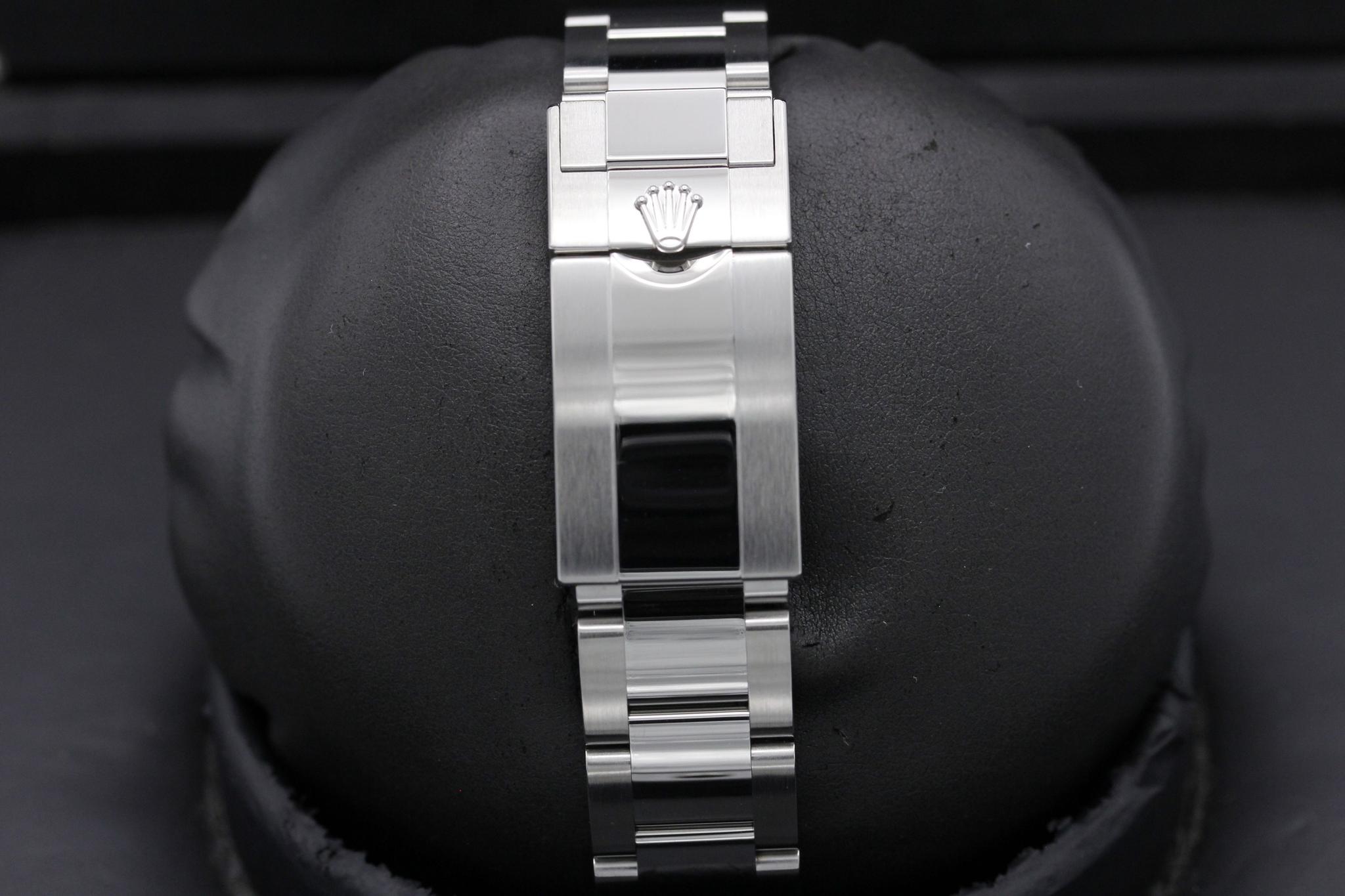 Watch Image 8