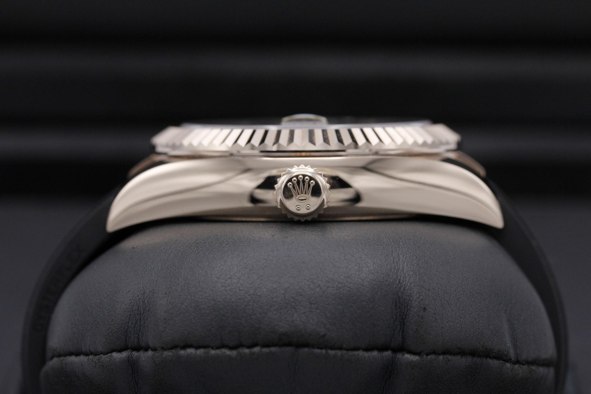 Watch Image 3