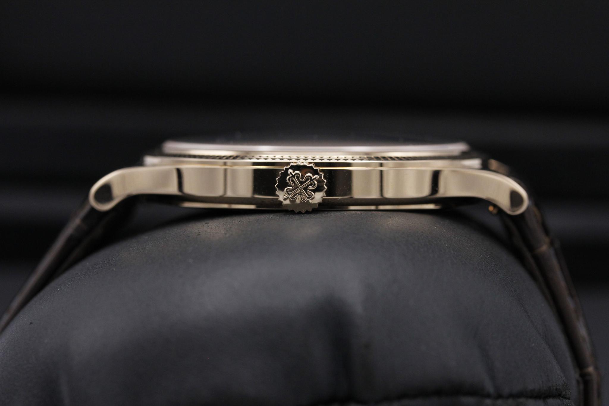 Watch Image 3