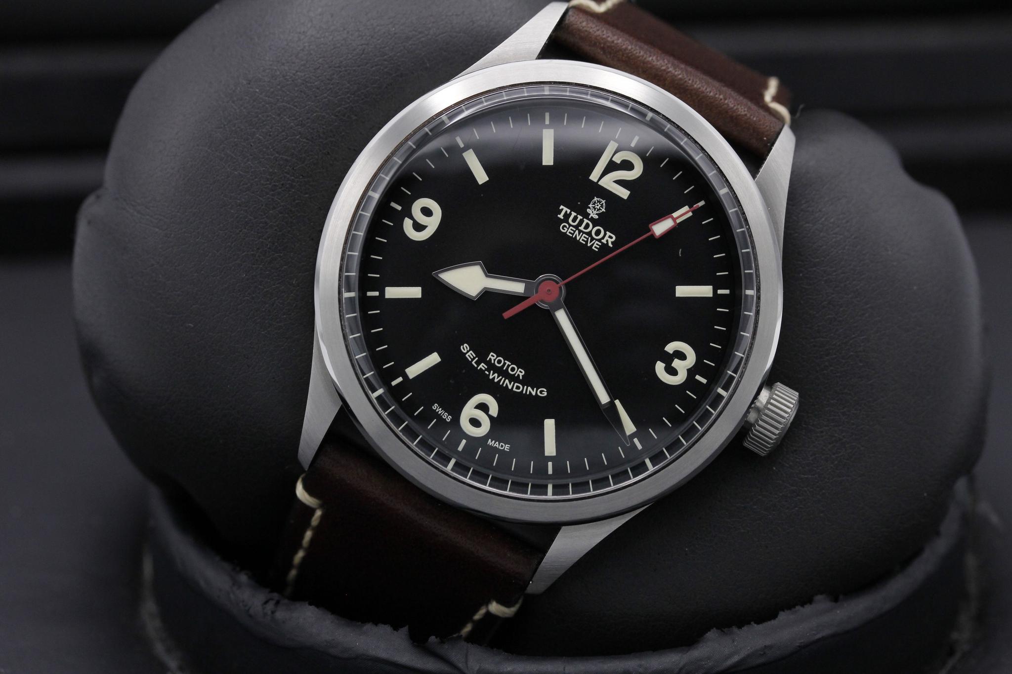 Watch Image 10