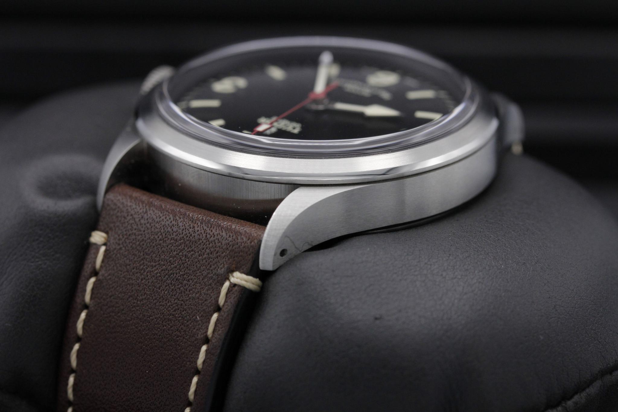 Watch Image 5