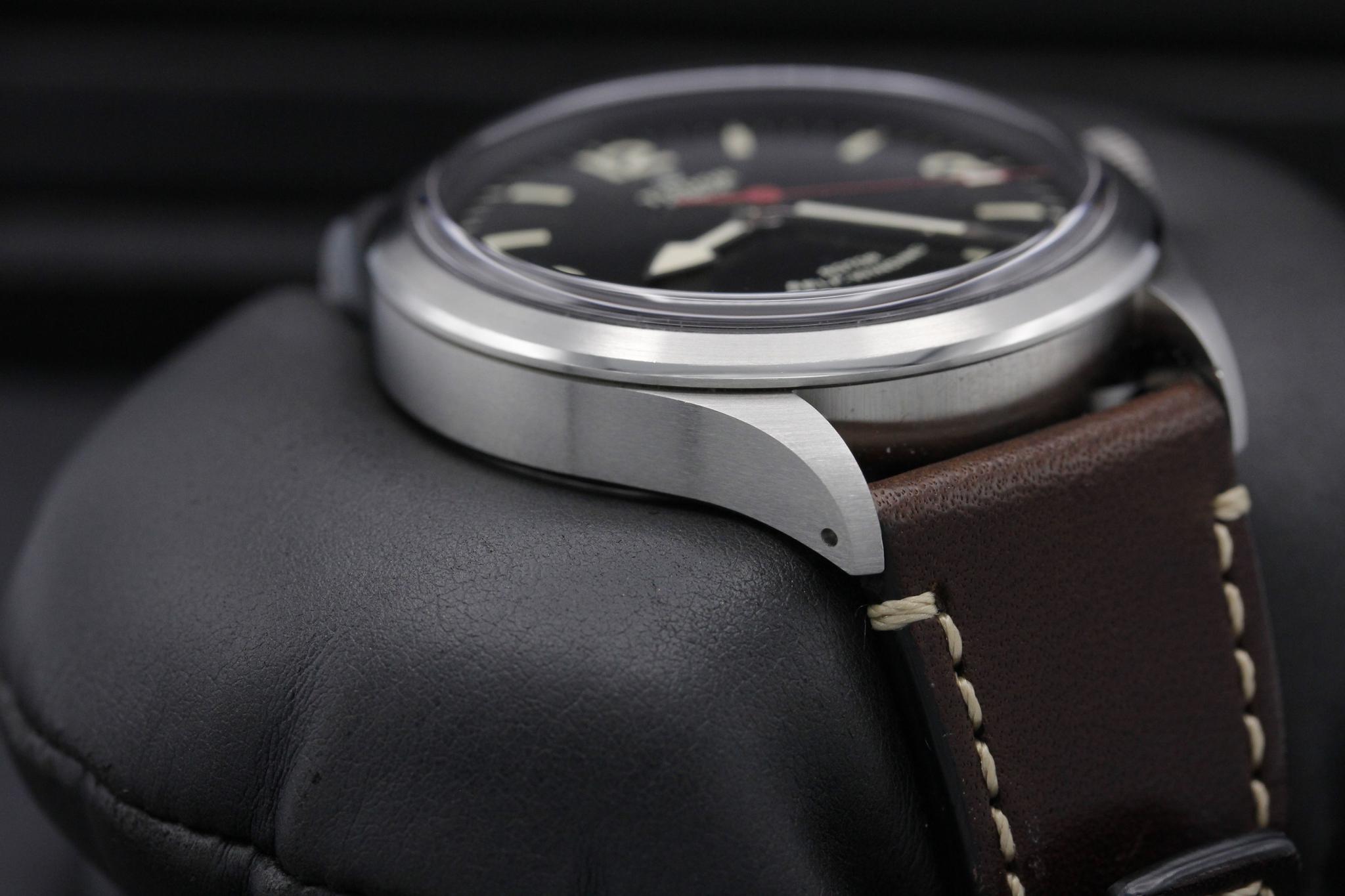 Watch Image 6