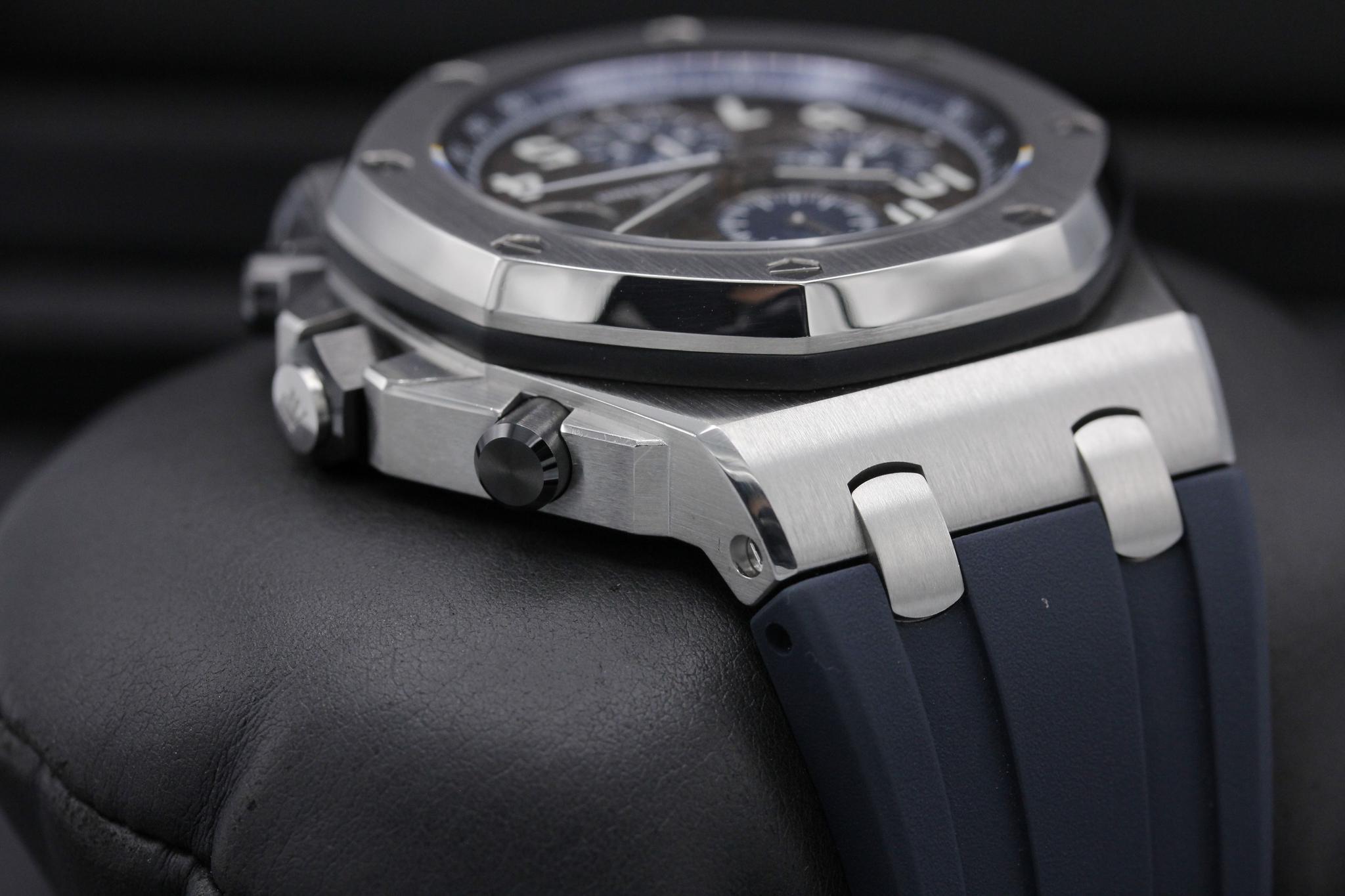 Watch Image 4