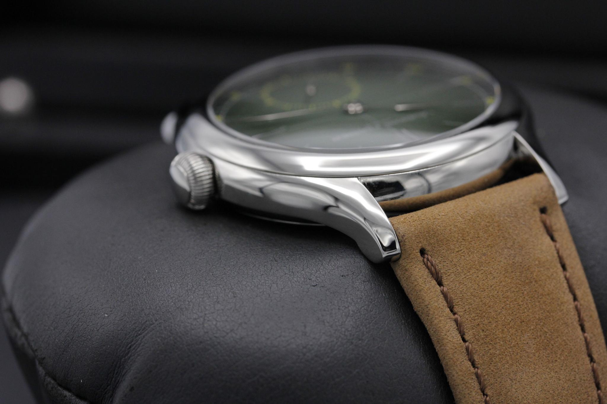 Watch Image 4