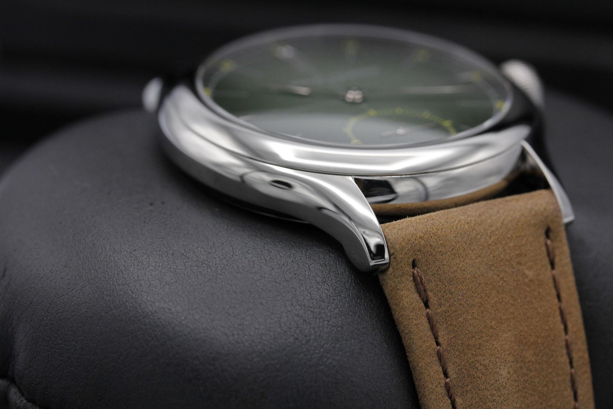 Watch Image 6
