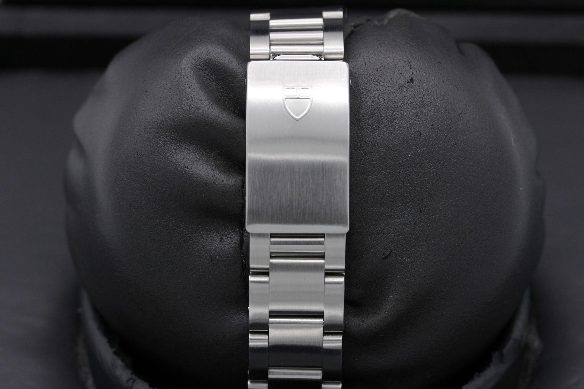 Watch Image 8