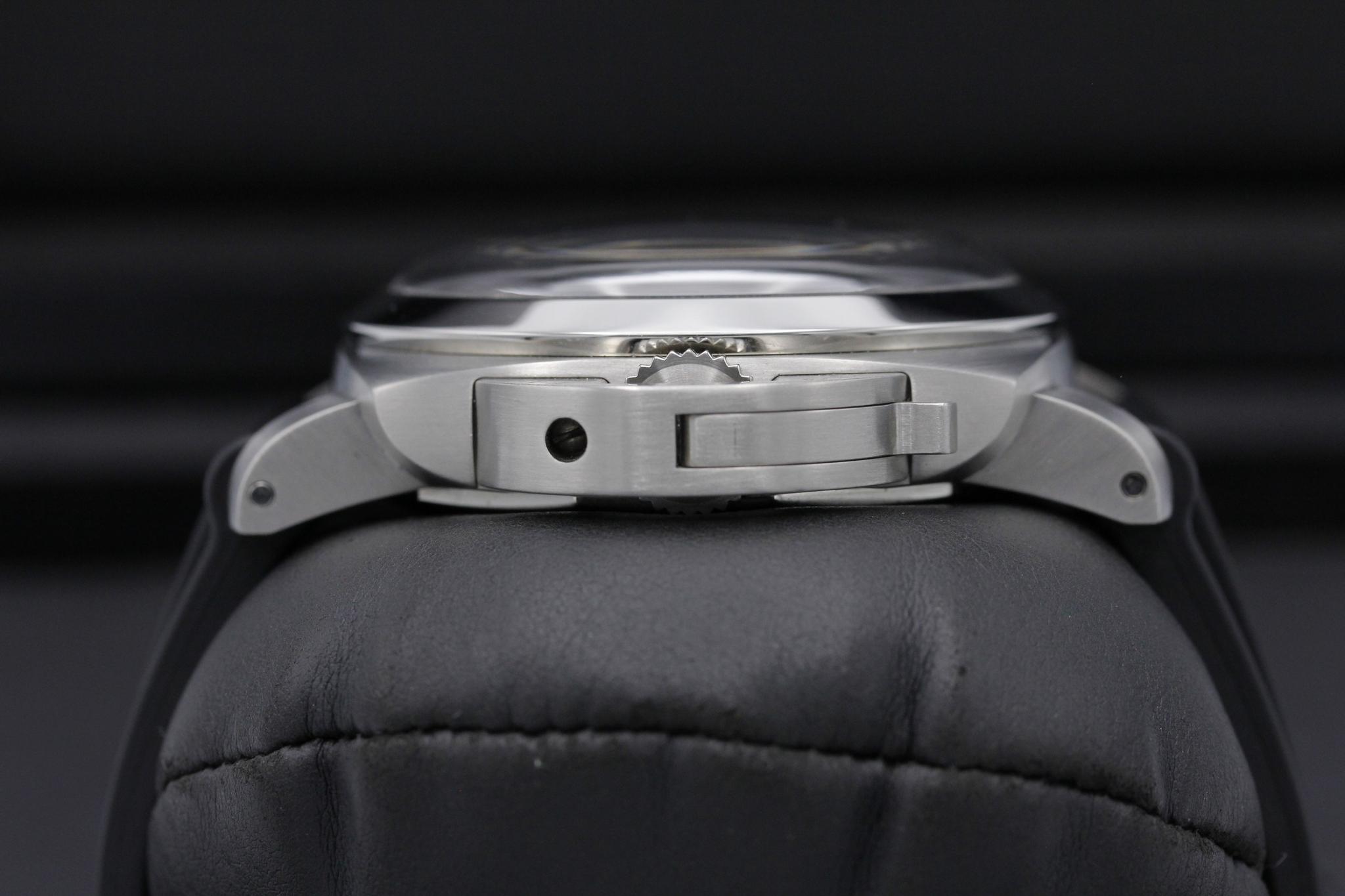 Watch Image 3