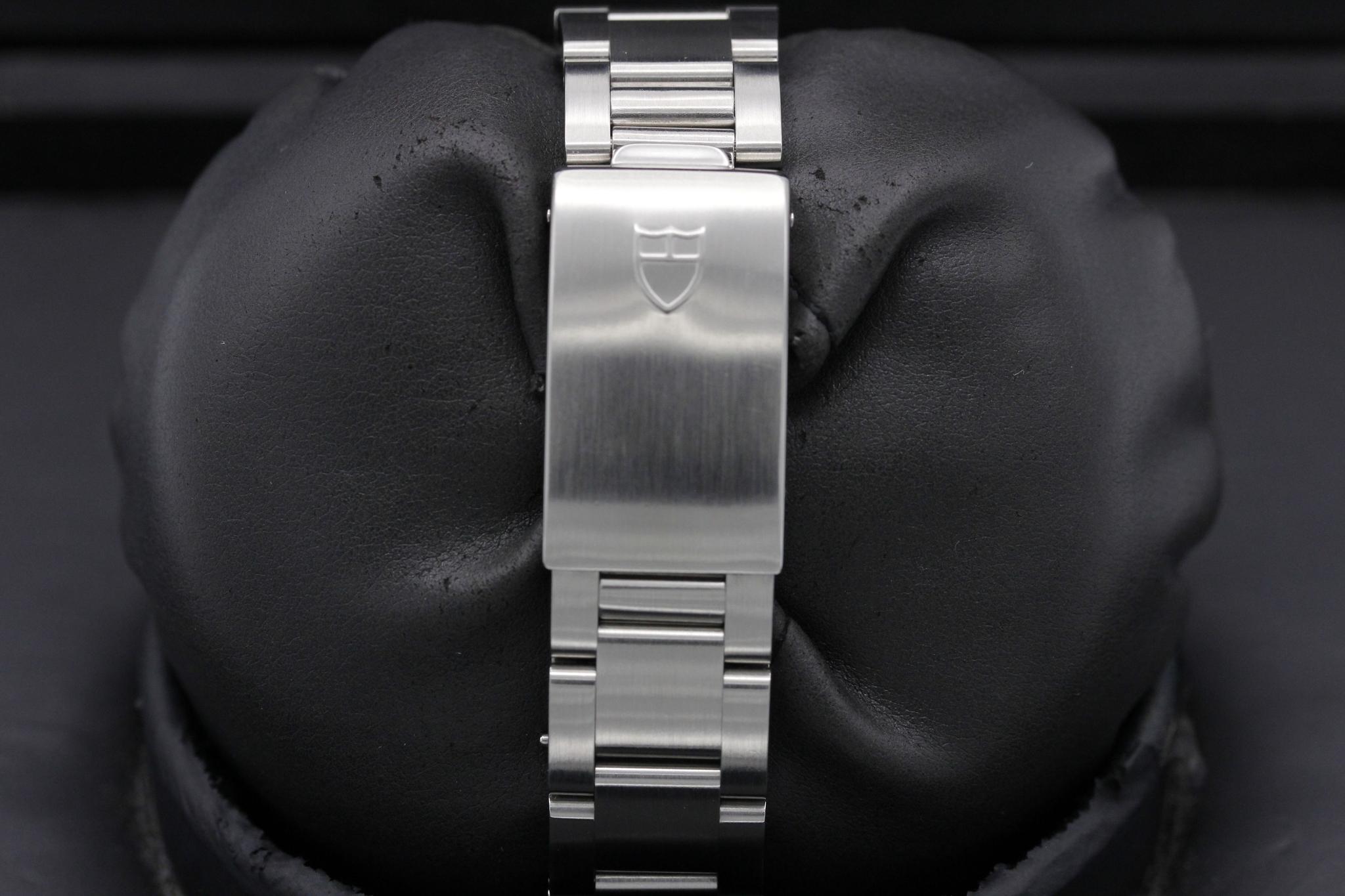 Watch Image 8