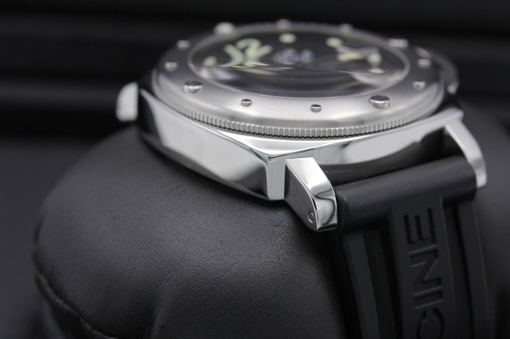Watch Image 6