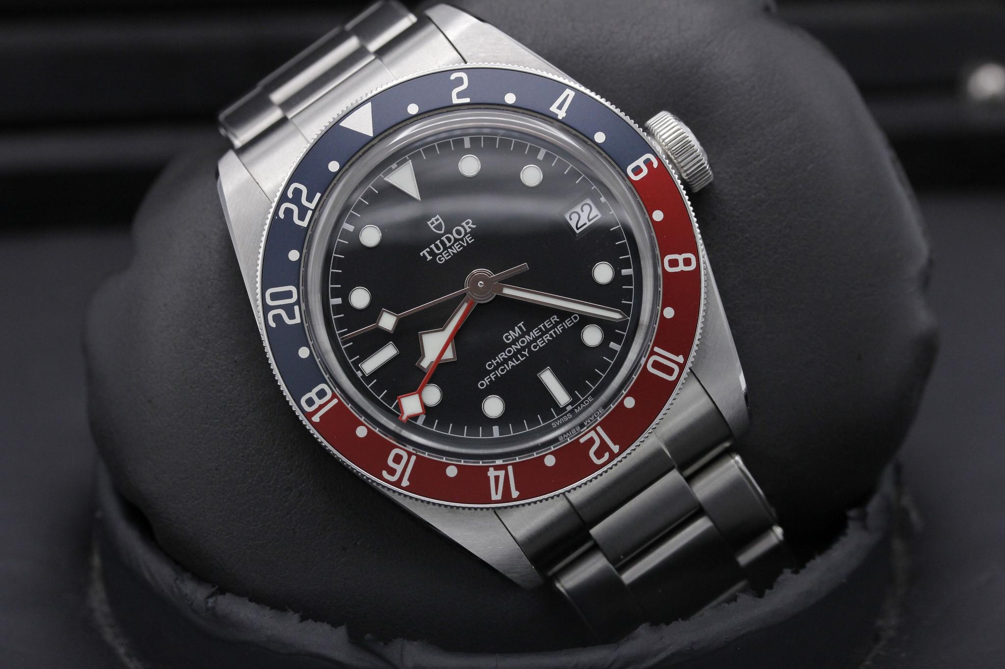 Watch Image 9