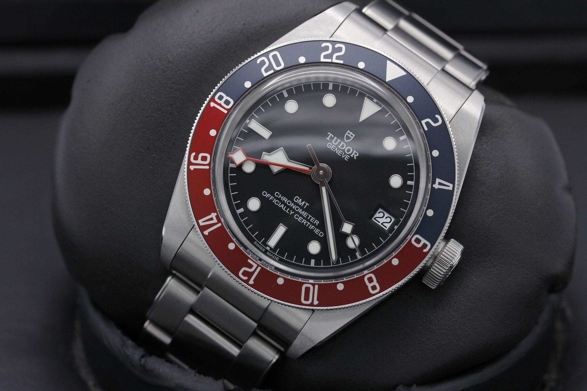 Watch Image 10