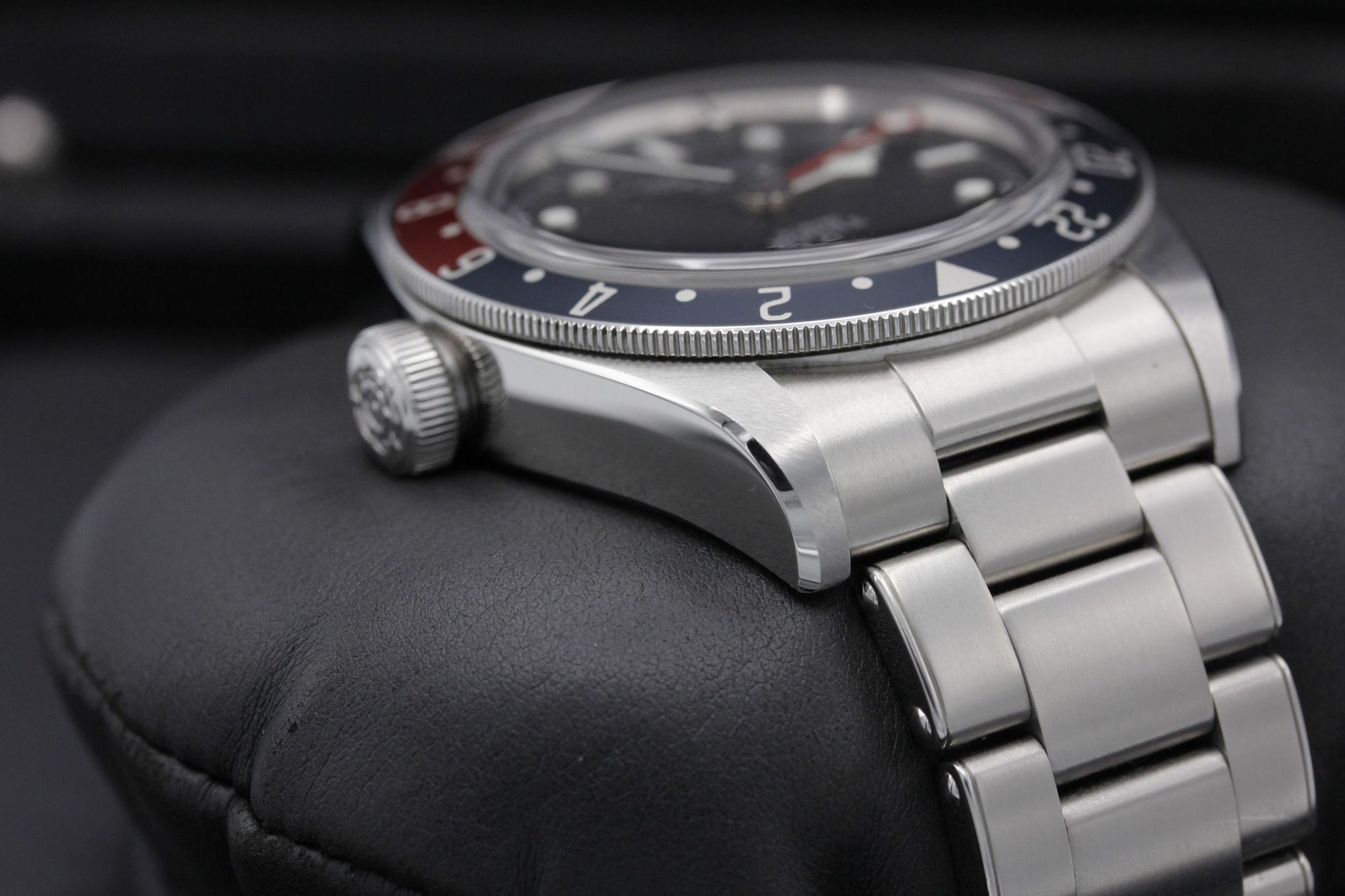 Watch Image 4