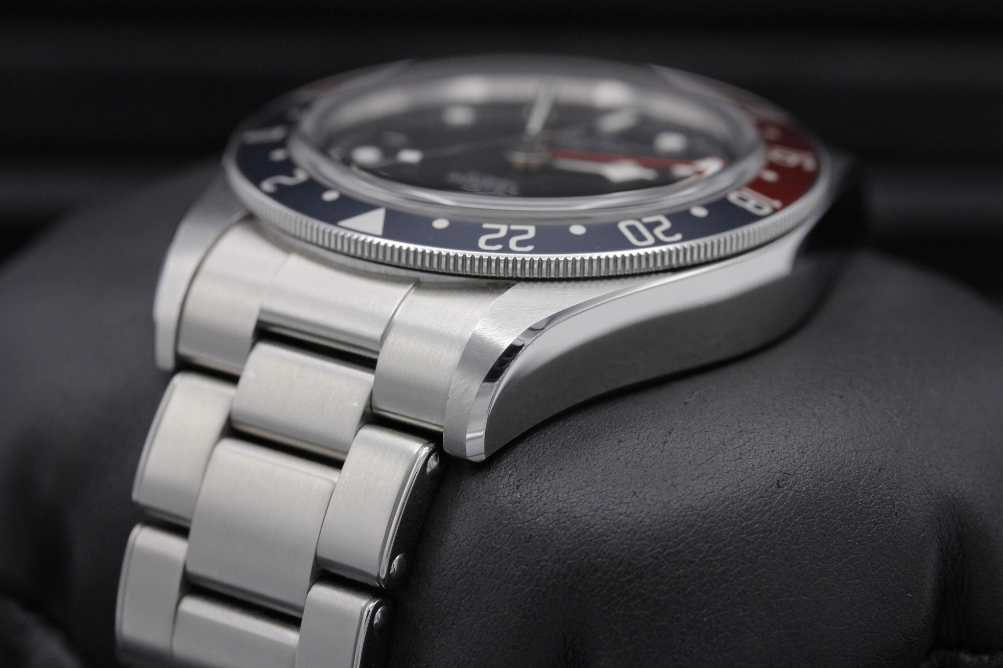 Watch Image 5