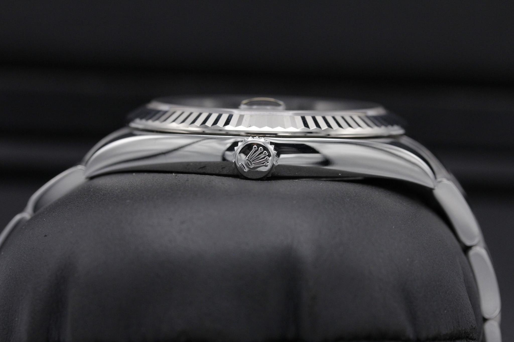 Watch Image 3
