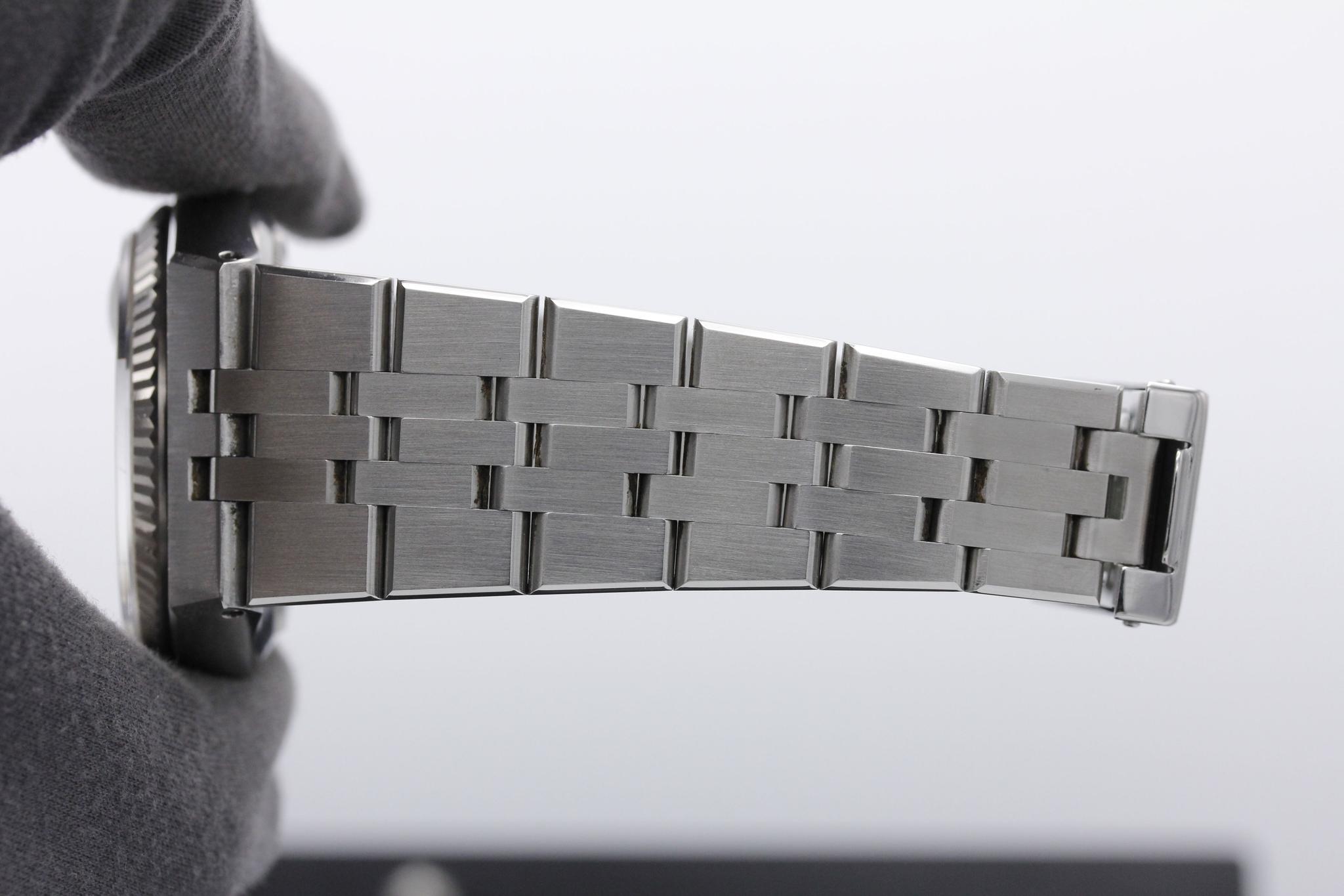 Watch Image 10