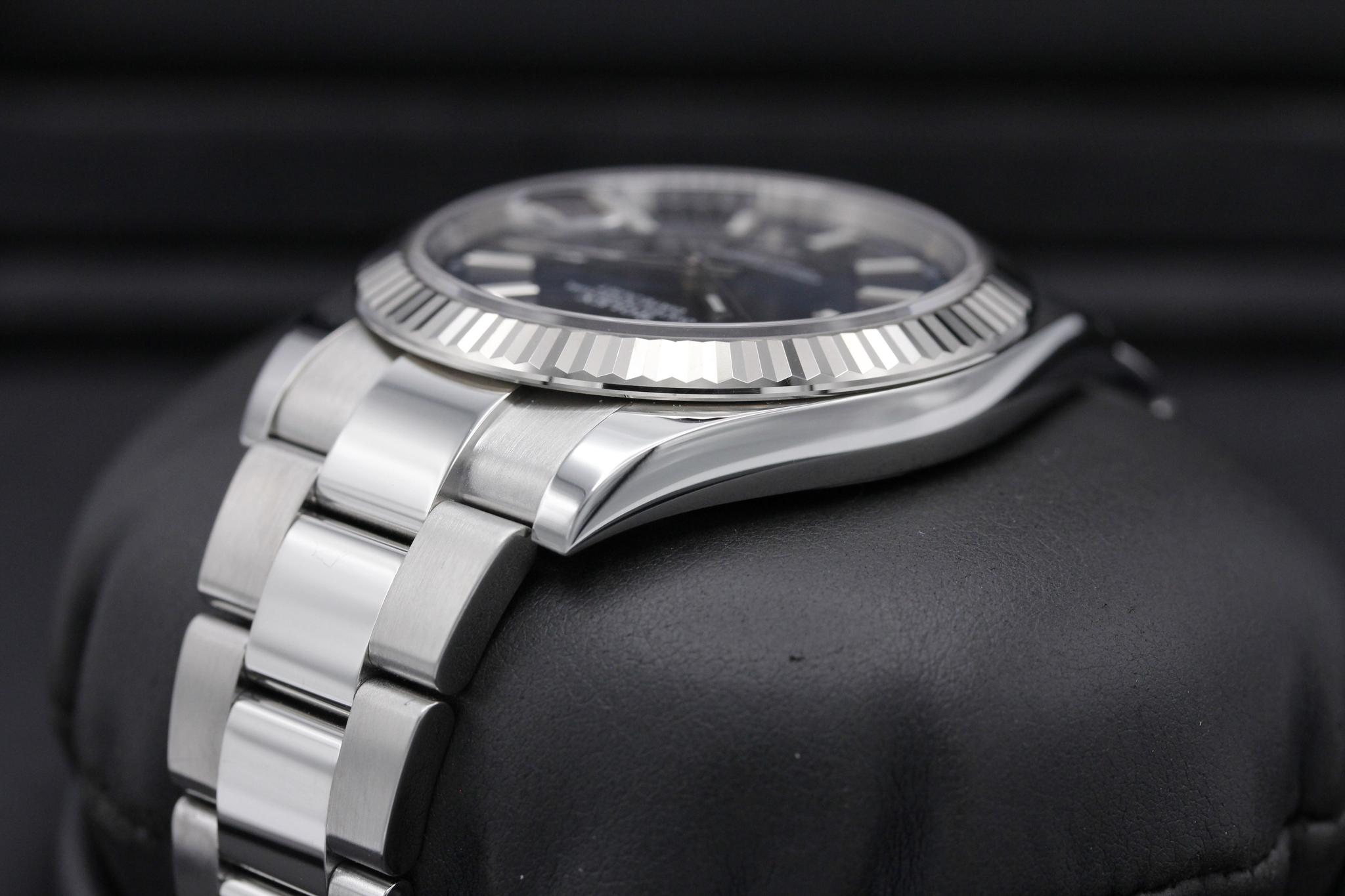 Watch Image 5