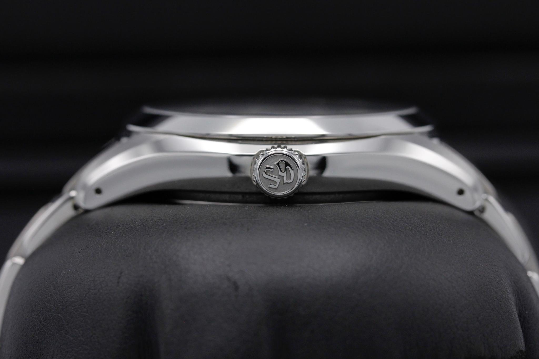 Watch Image 3