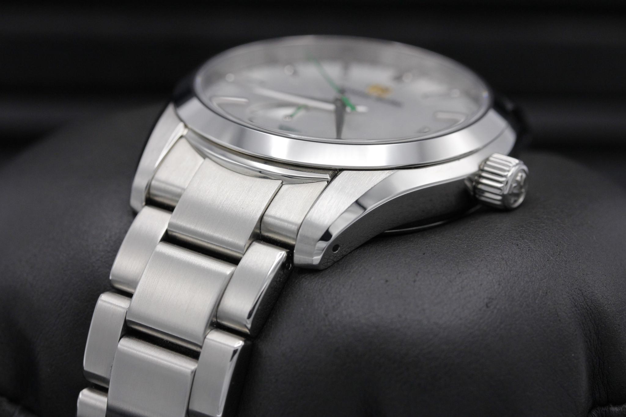 Watch Image 2