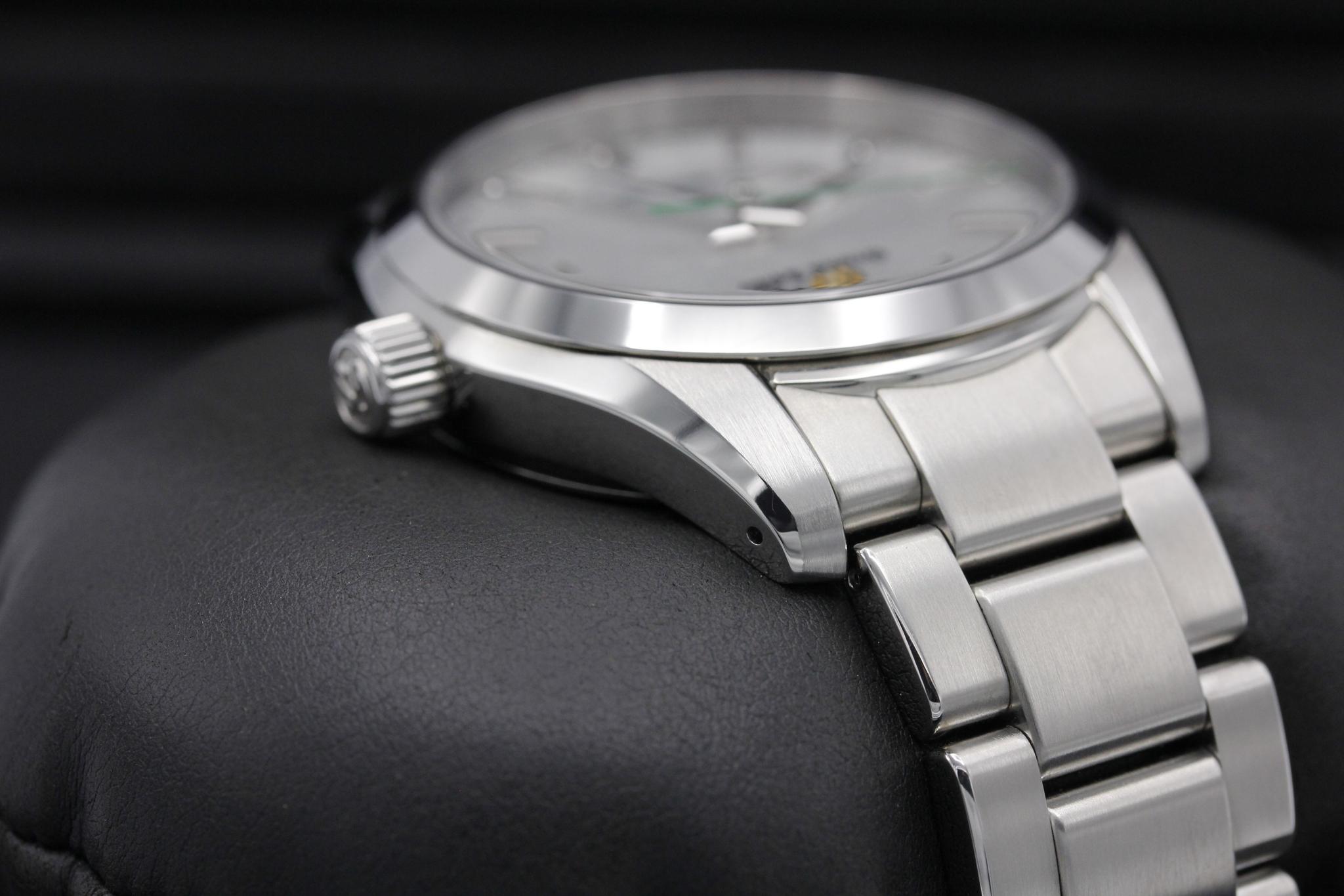 Watch Image 4